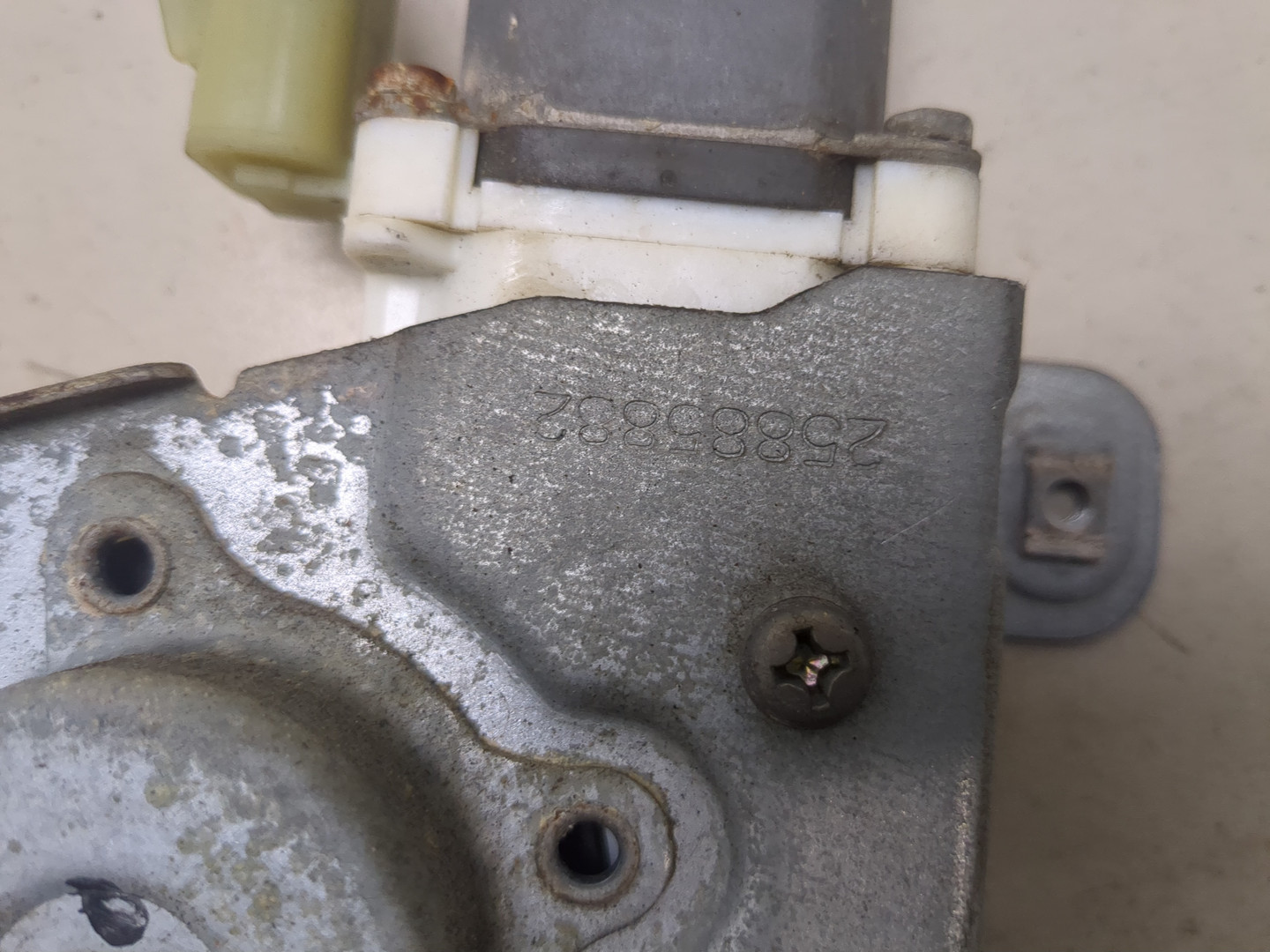 Стеклоподъемник электр. задний левый