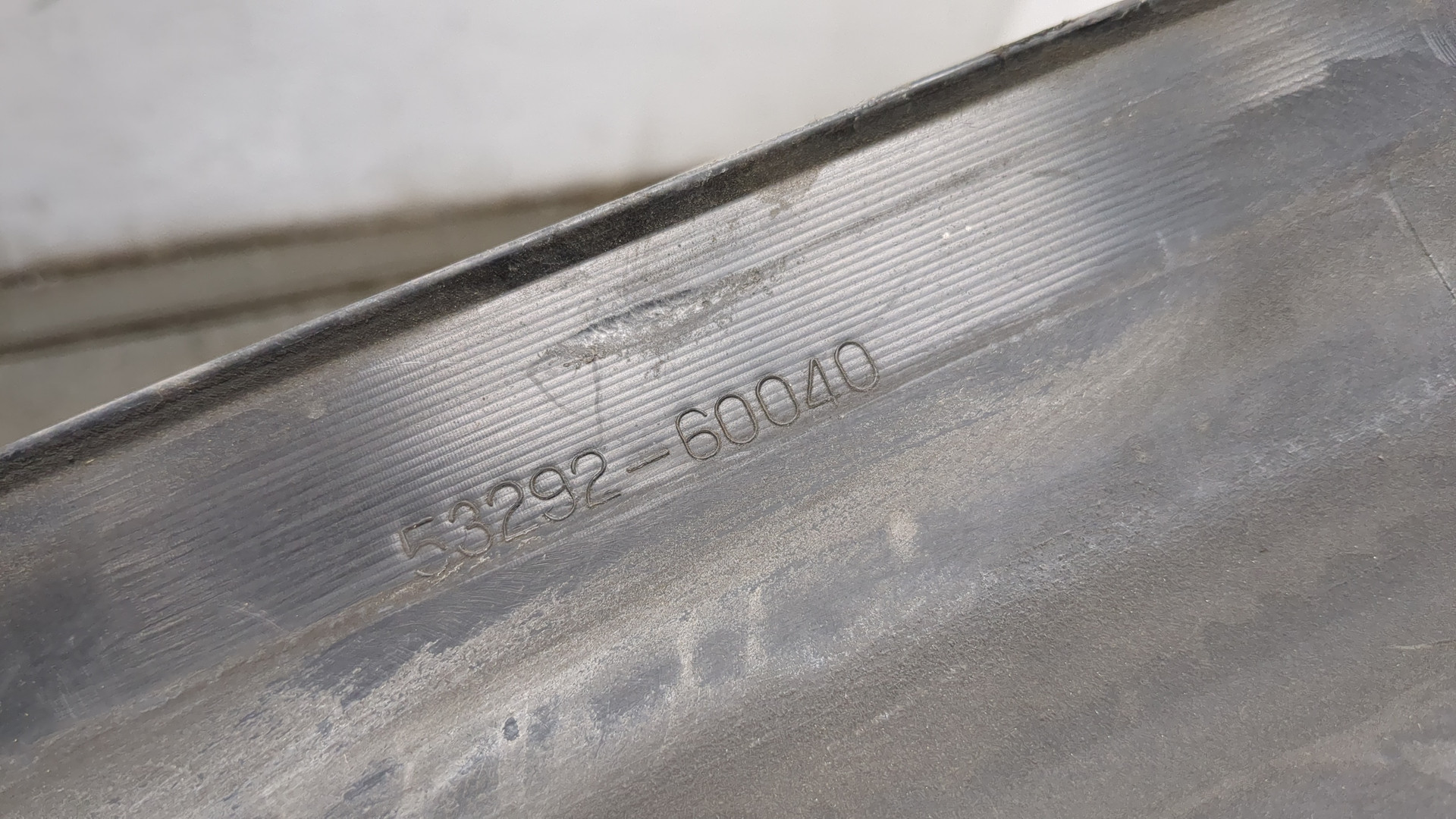 Кожух замка капота