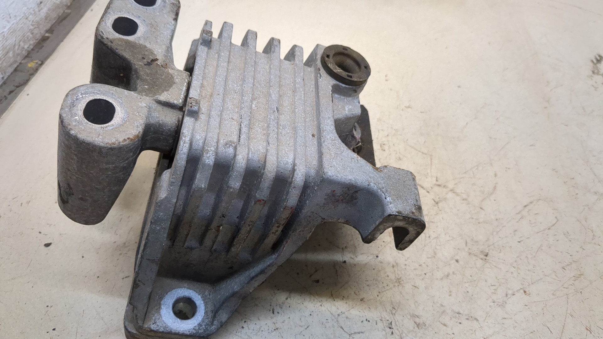 Опора двигателя