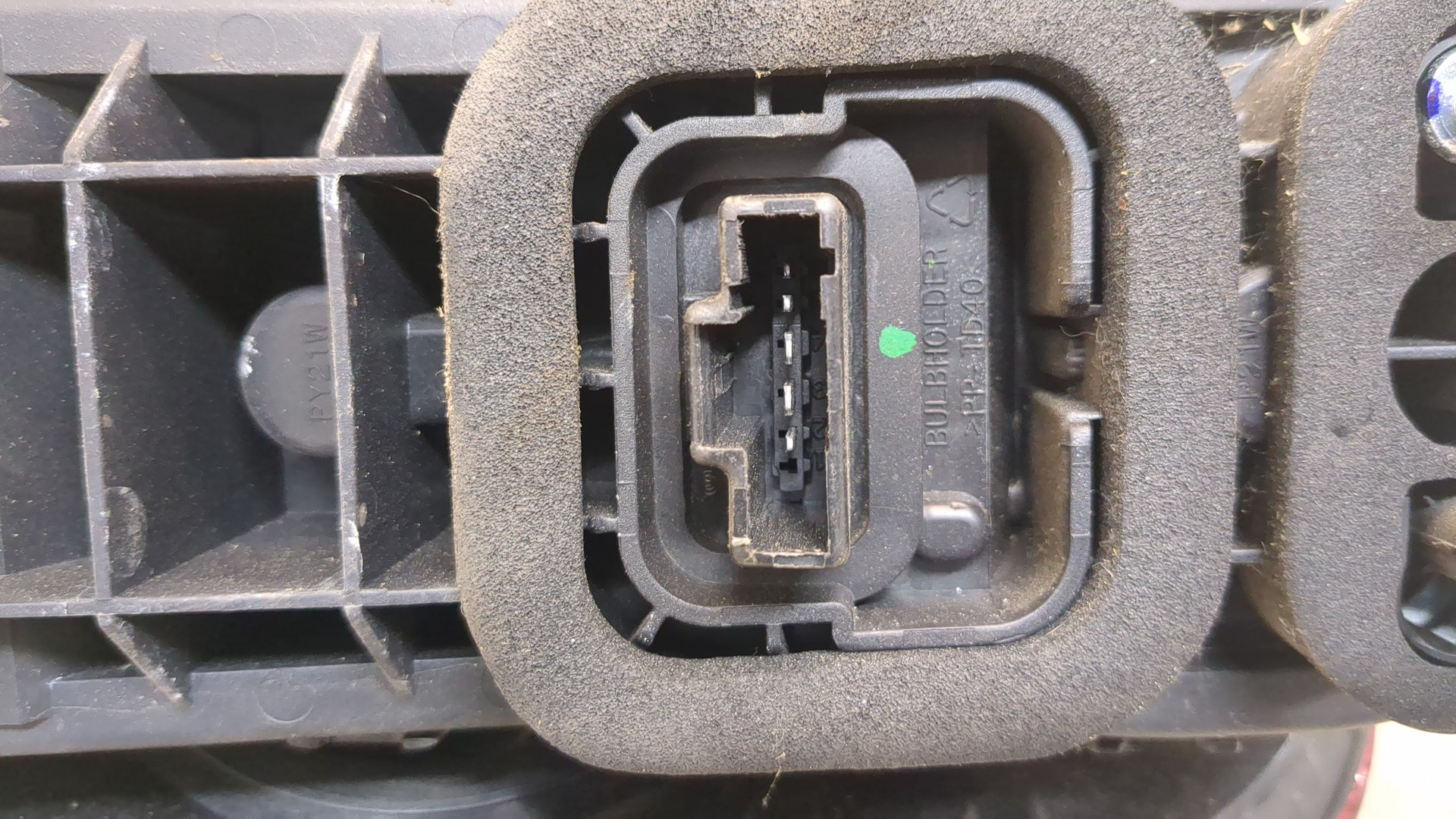 Фонарь задний правый