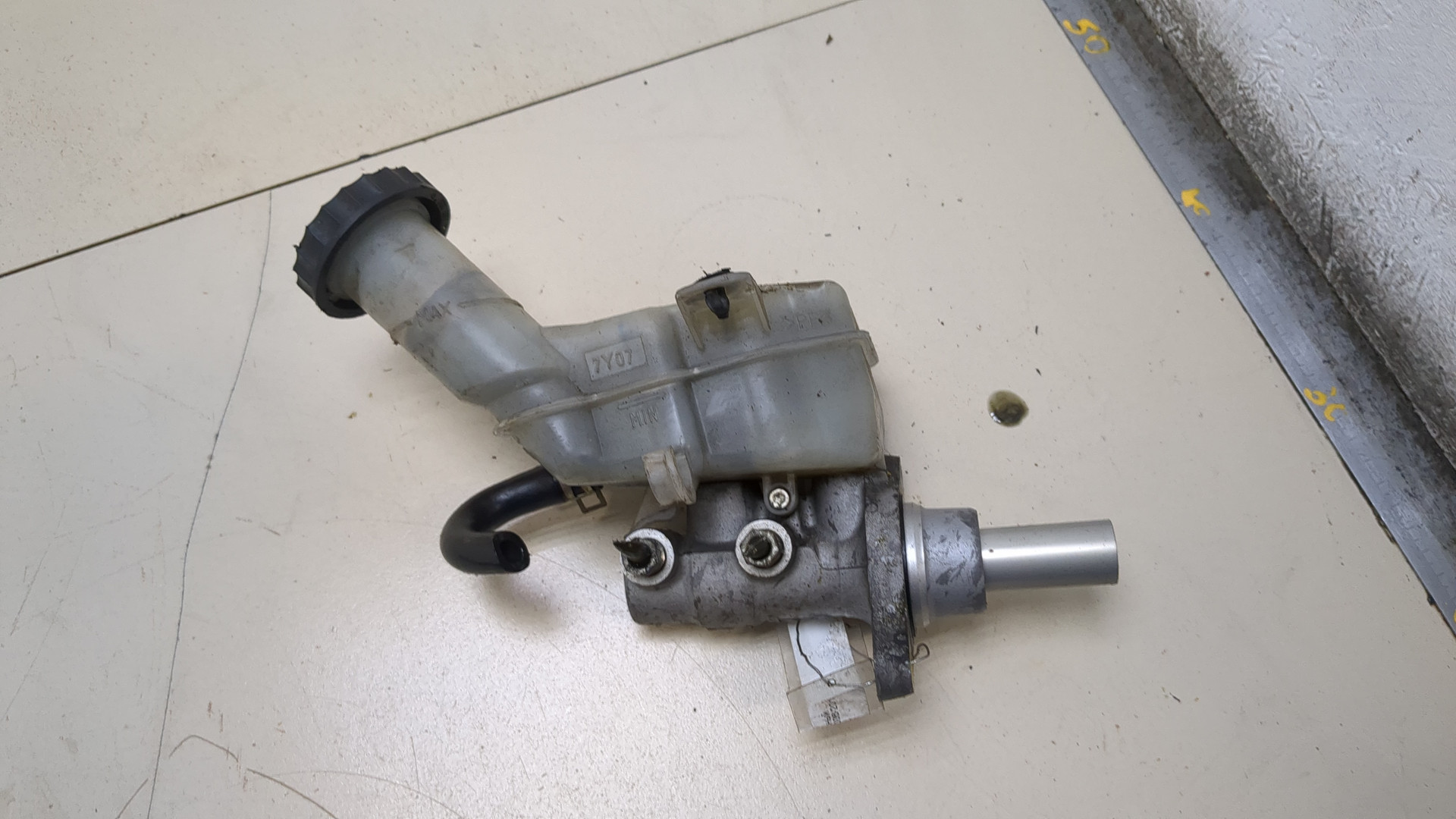 Цилиндр тормозной главный