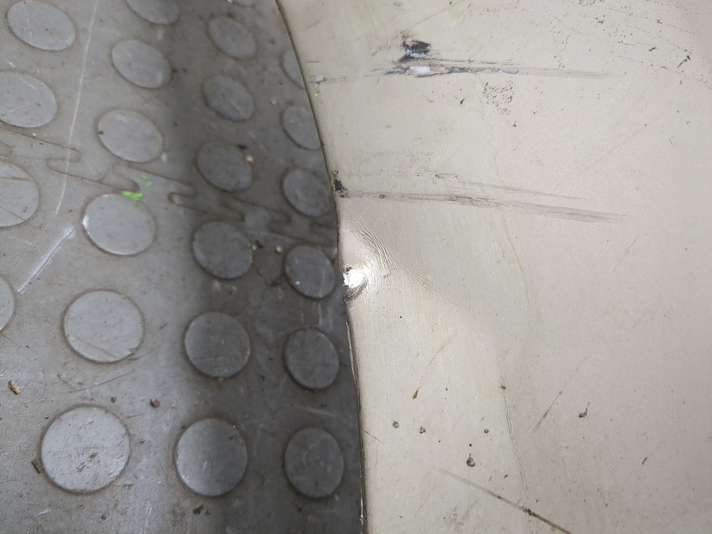 Бампер задний