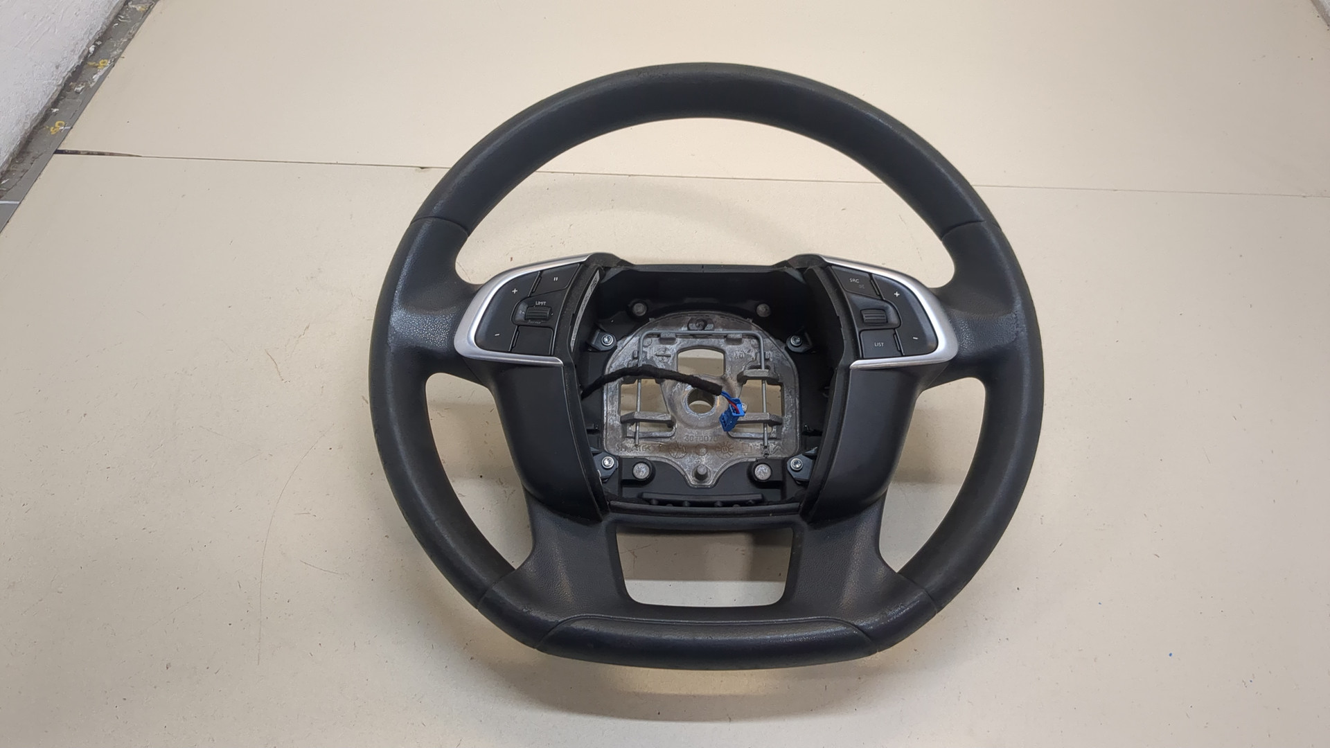 Рулевое колесо (руль)