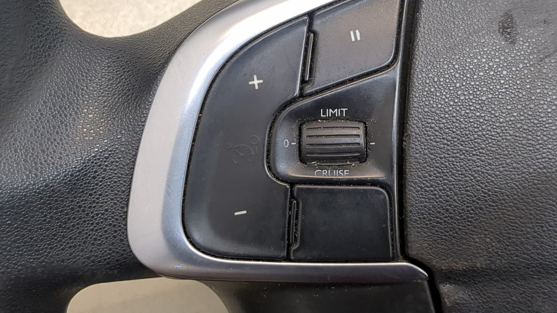 Рулевое колесо (руль)