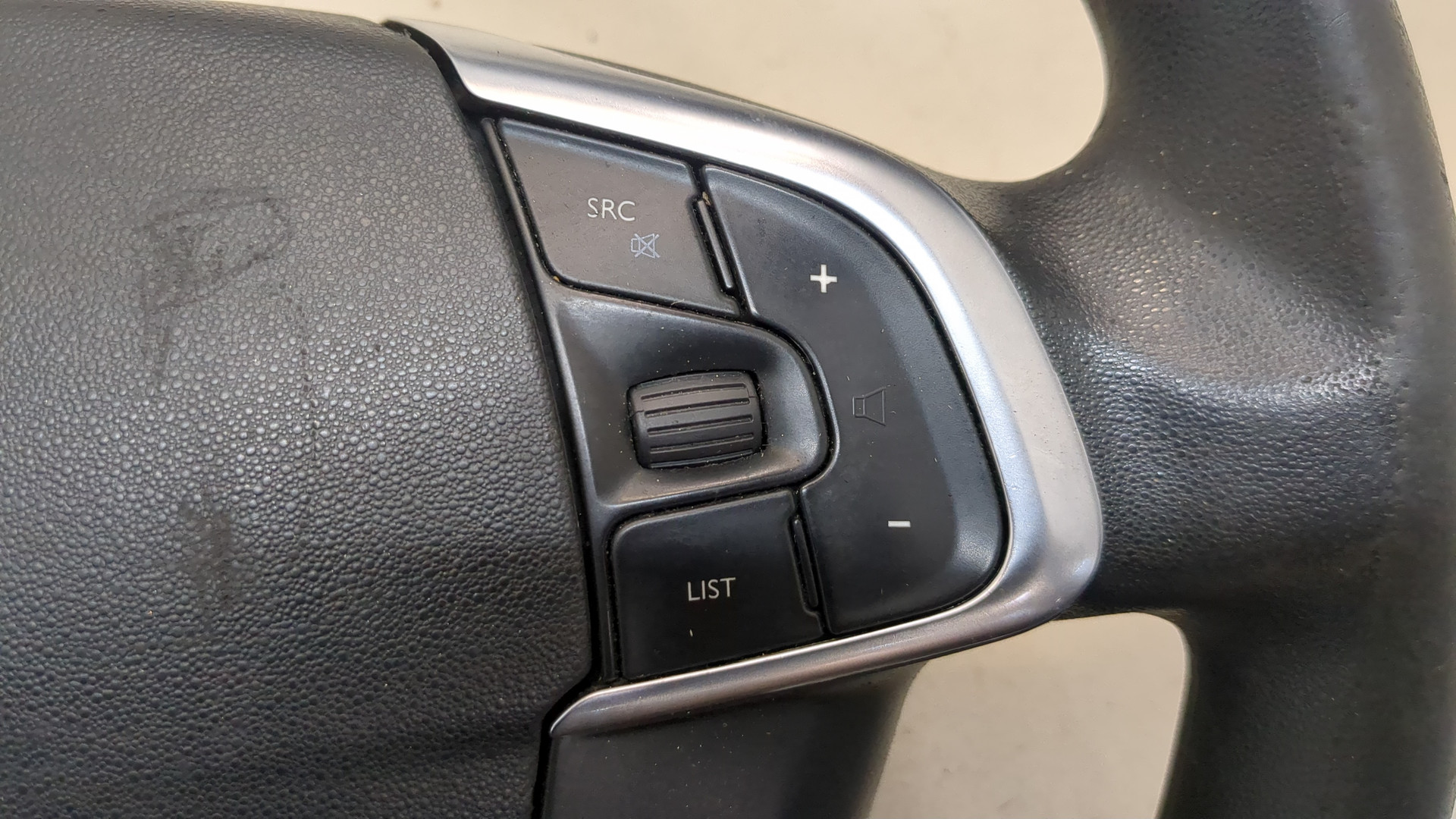 Рулевое колесо (руль)