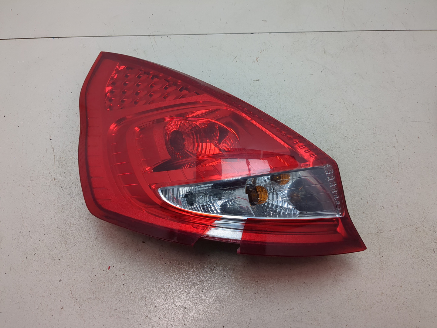 Фонарь задний левый