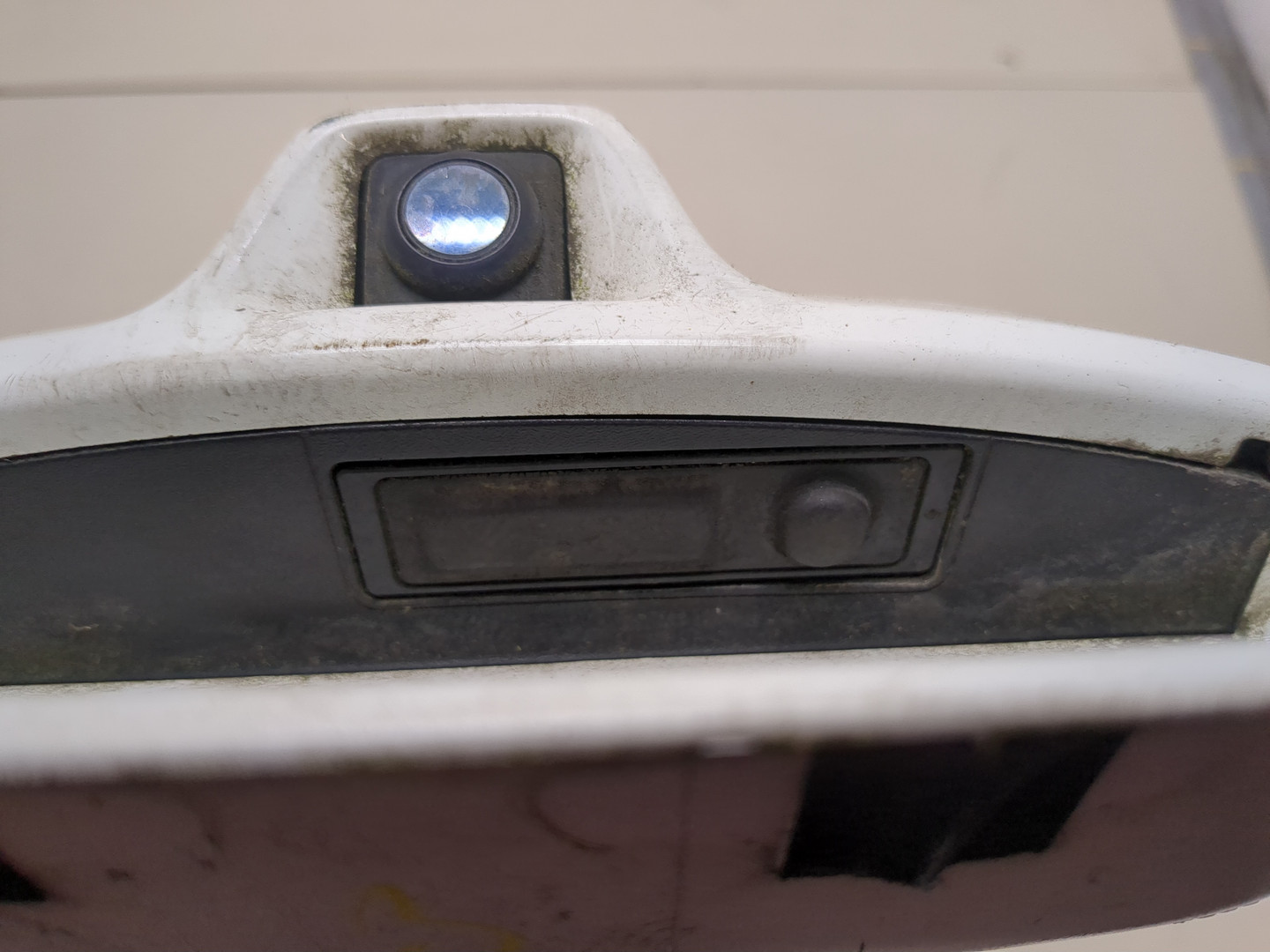 Кнопка открывания багажника