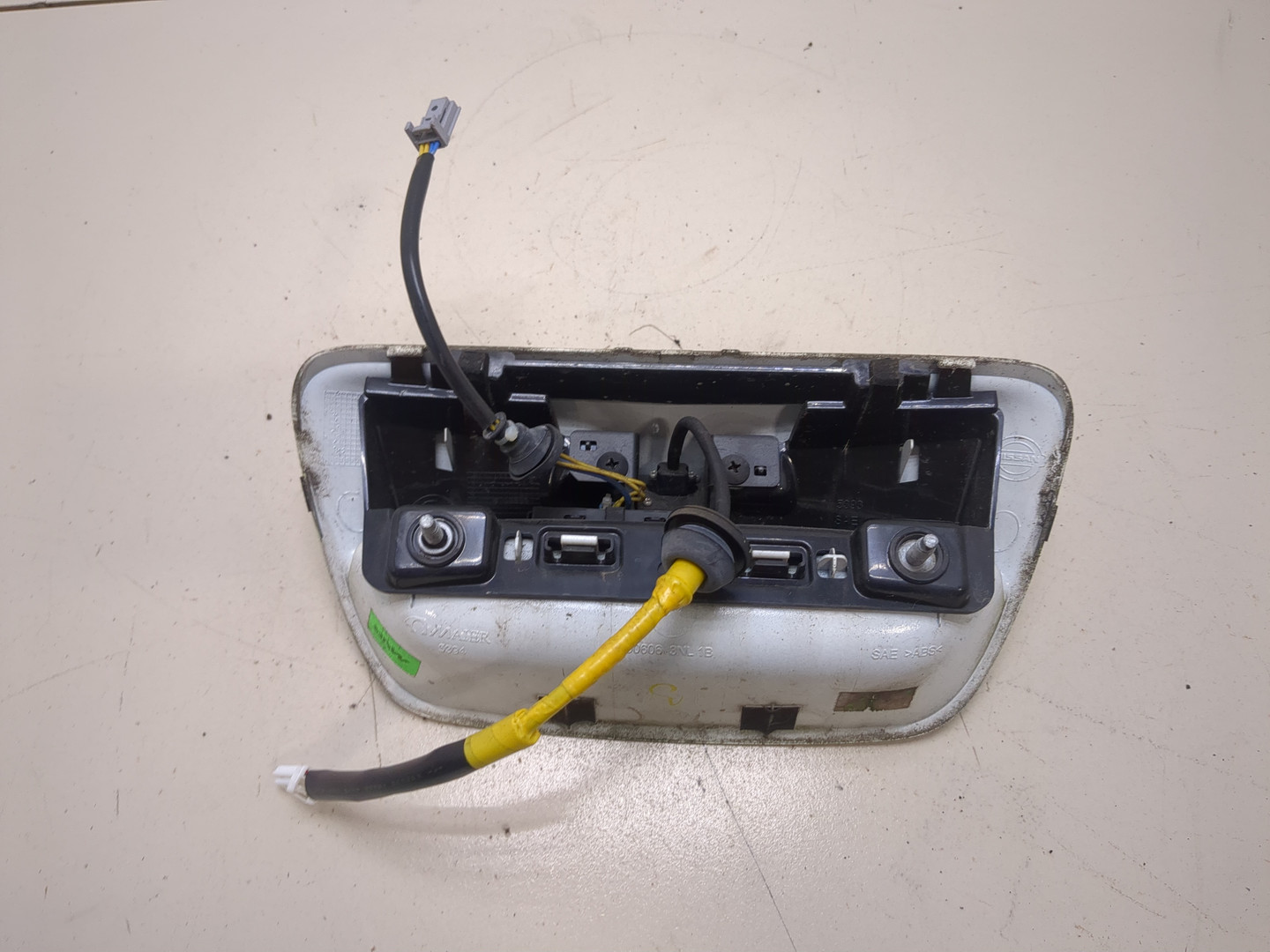 Кнопка открывания багажника