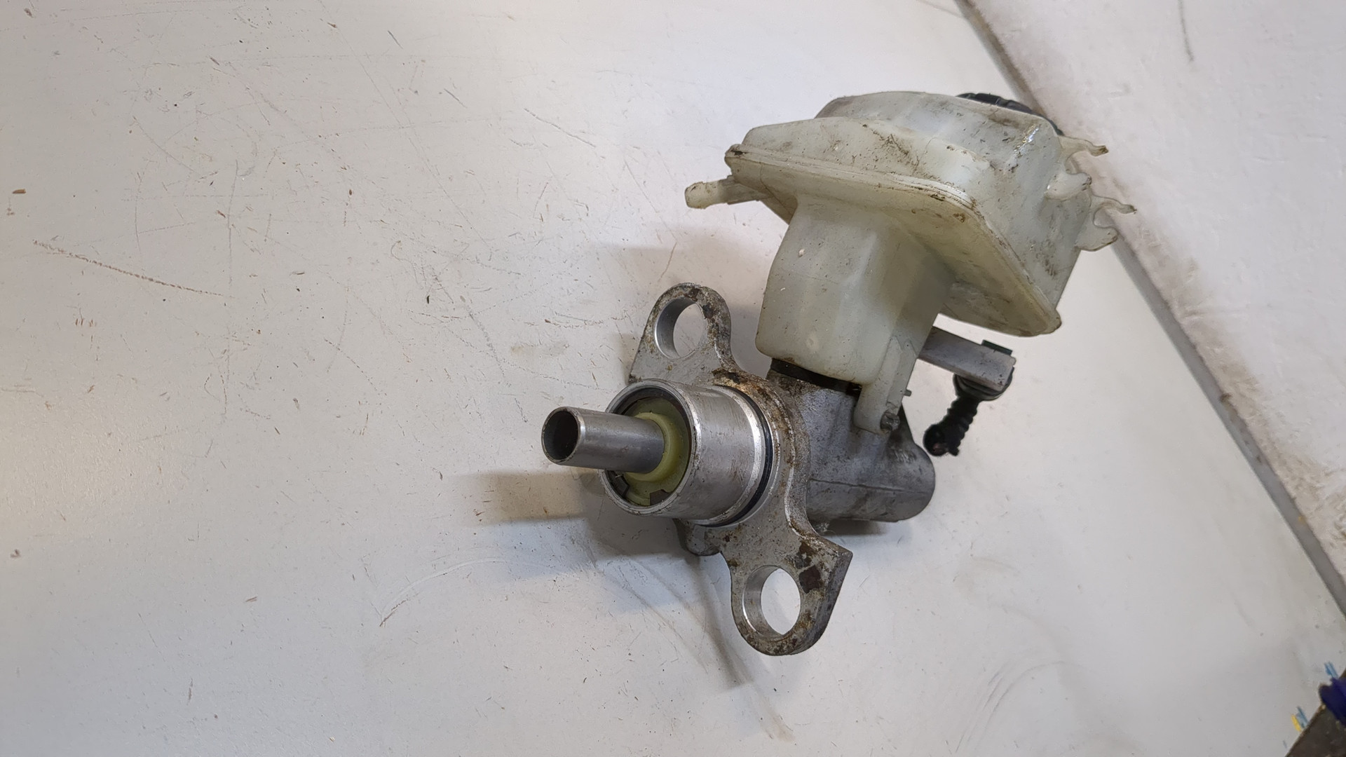 Цилиндр тормозной главный