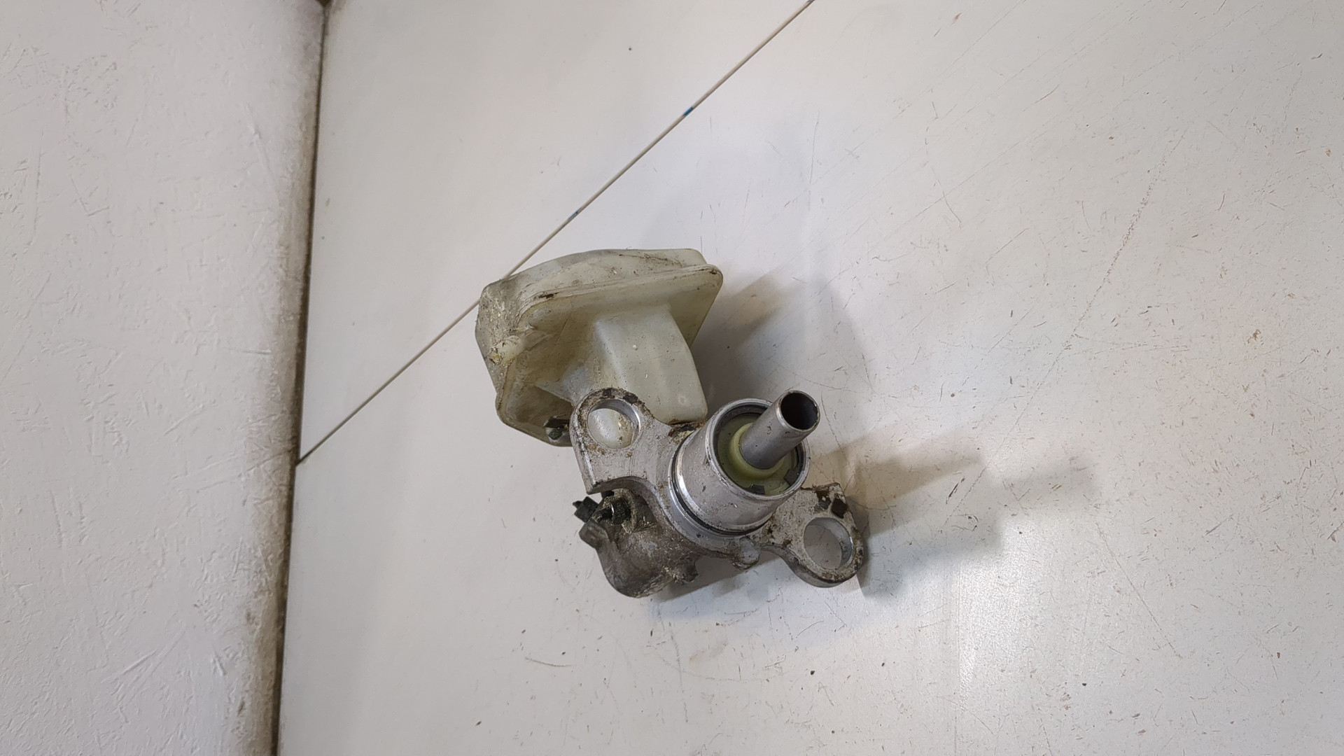 Цилиндр тормозной главный