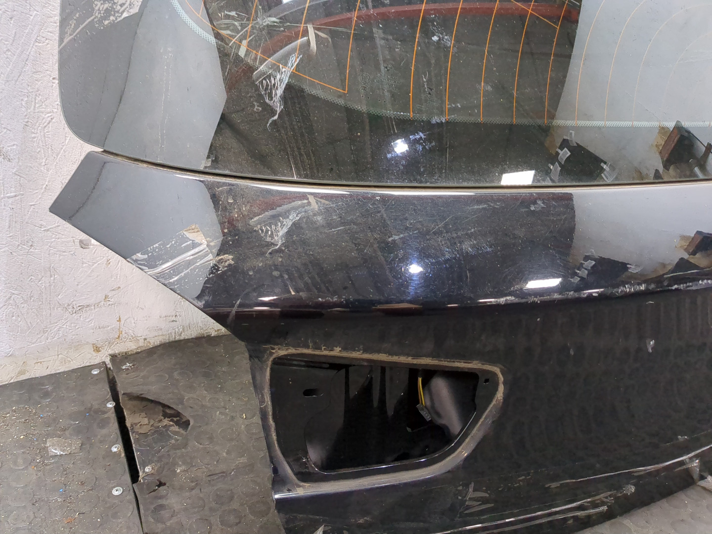 Дверь багажника