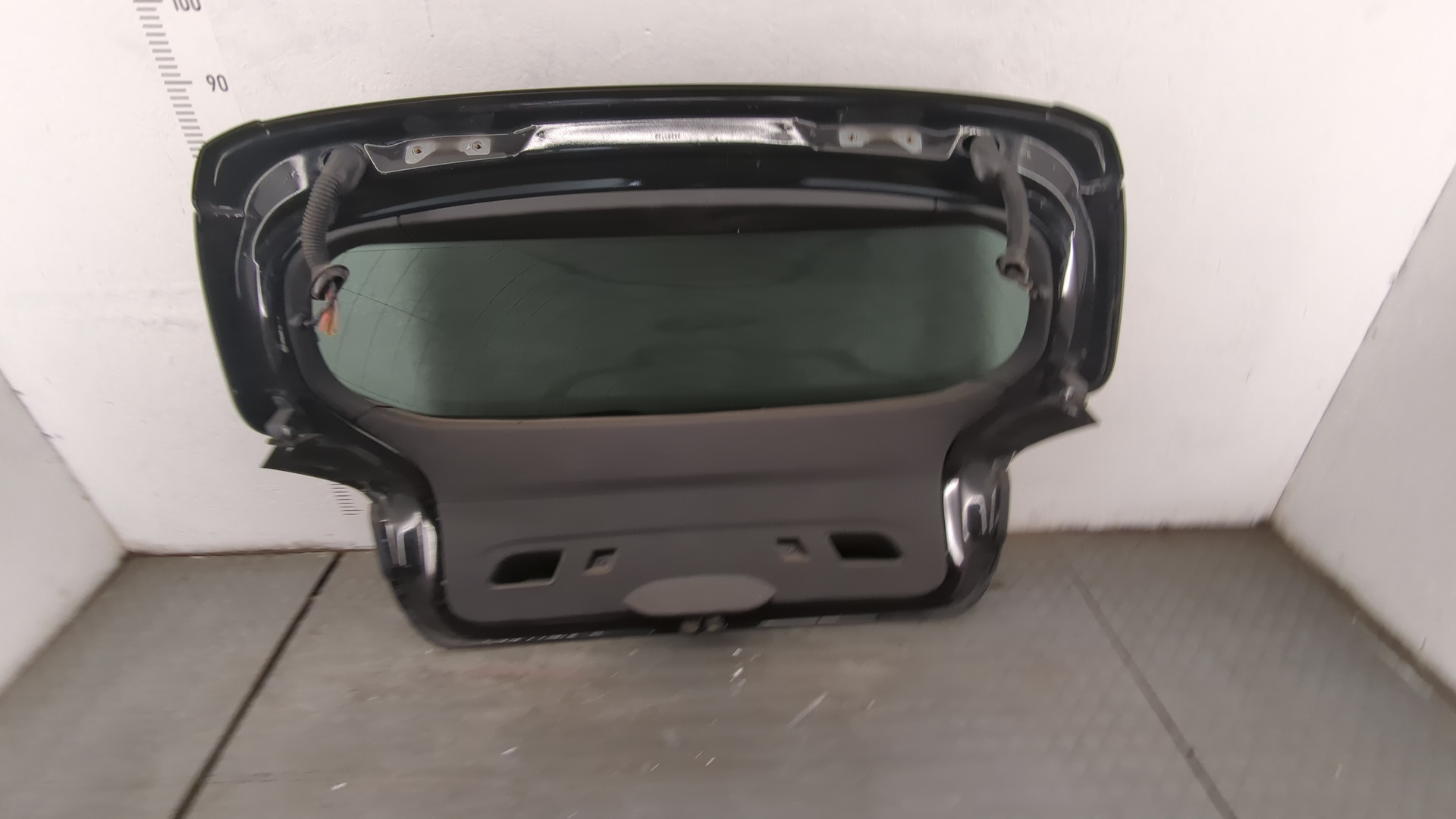 Дверь багажника