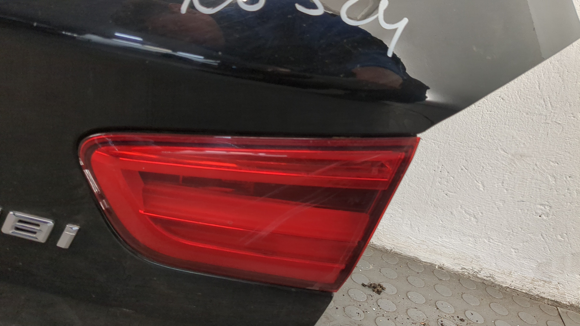 Дверь багажника