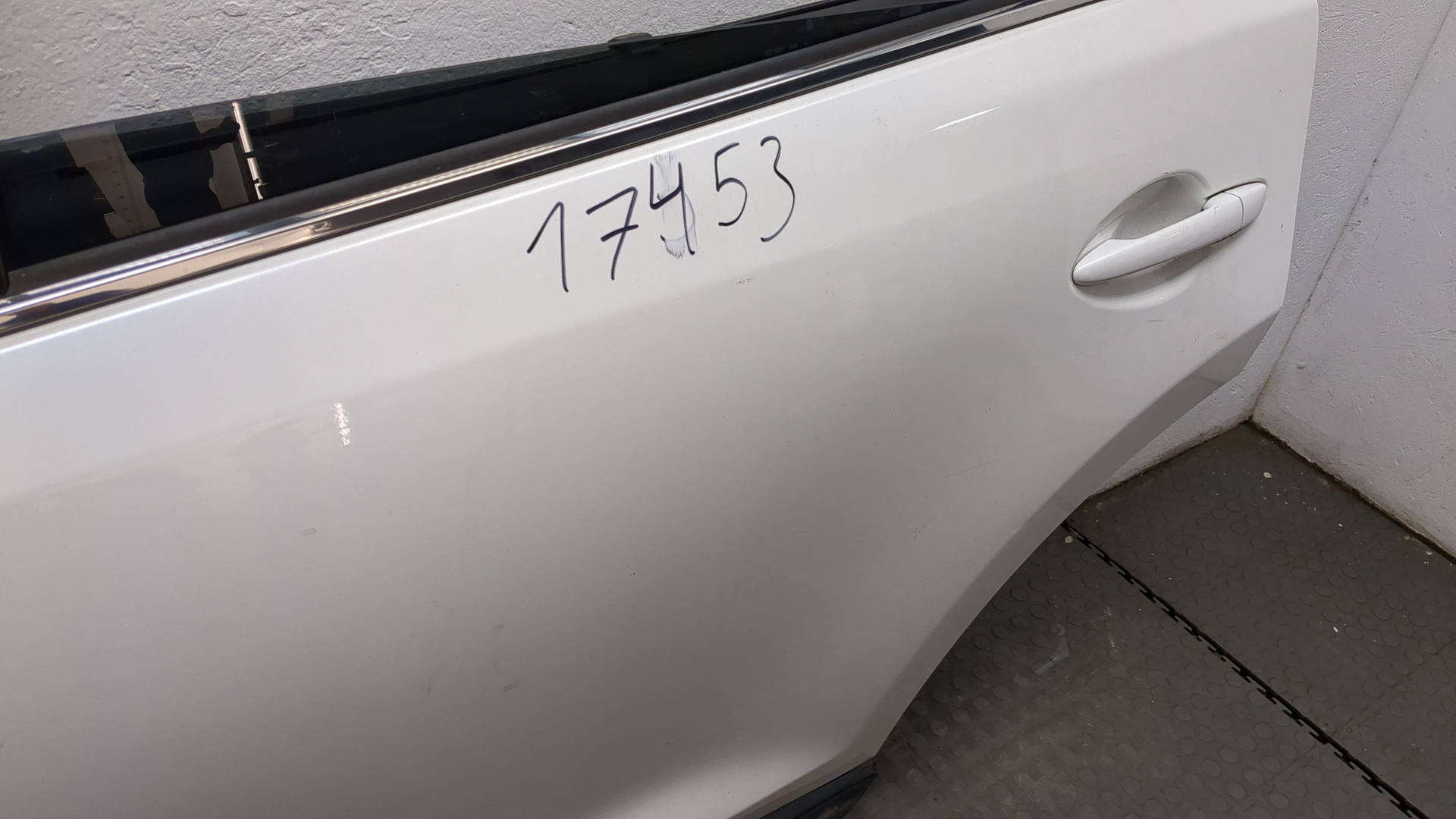 Дверь задняя левая