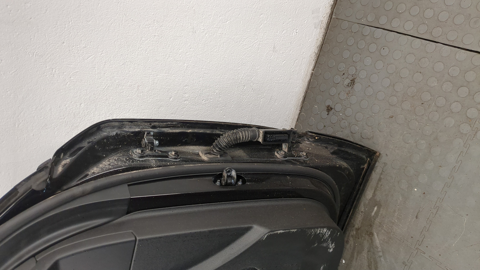 Дверь передняя левая