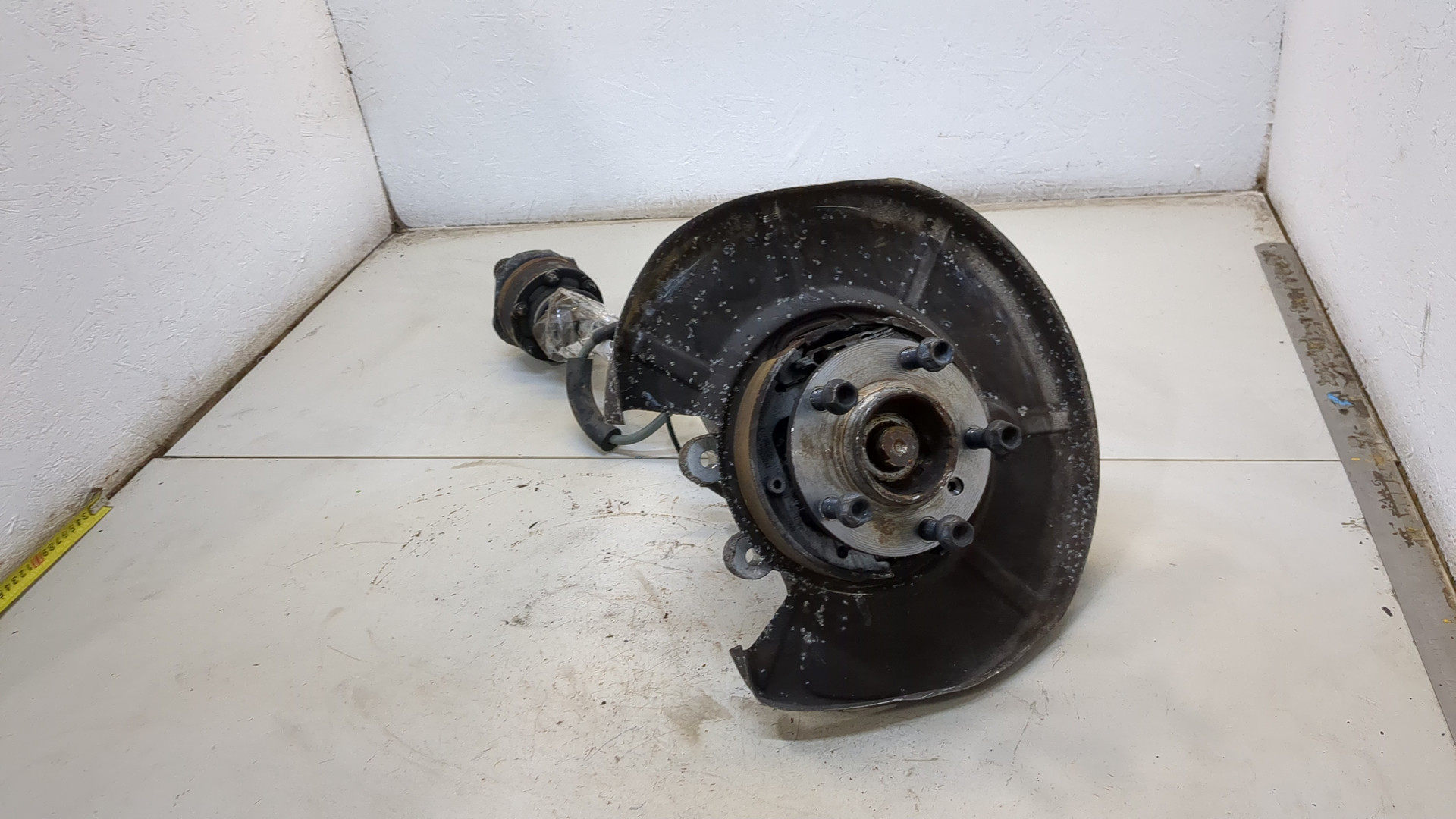 Кулак поворотный задний правый