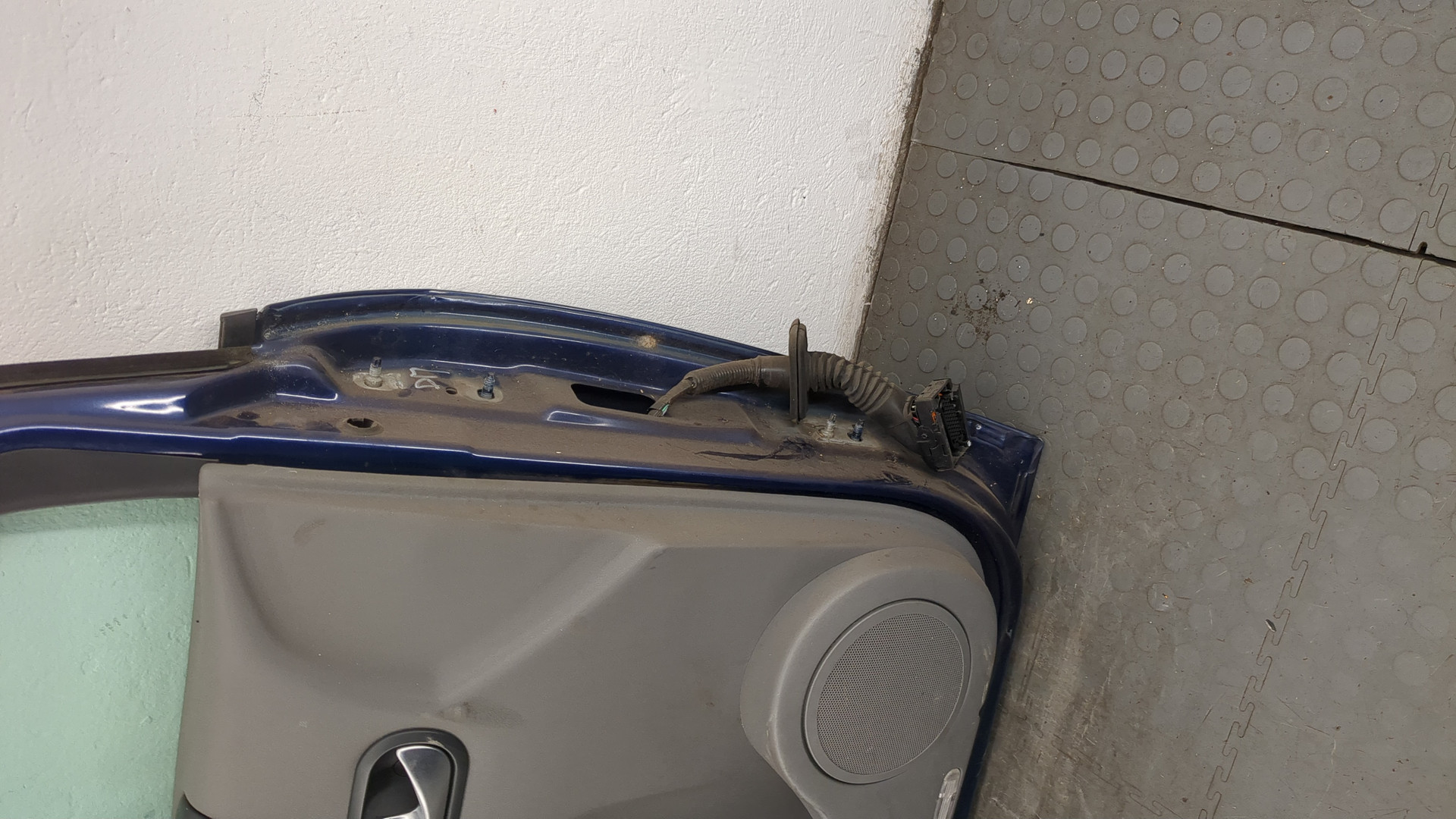 Дверь передняя левая