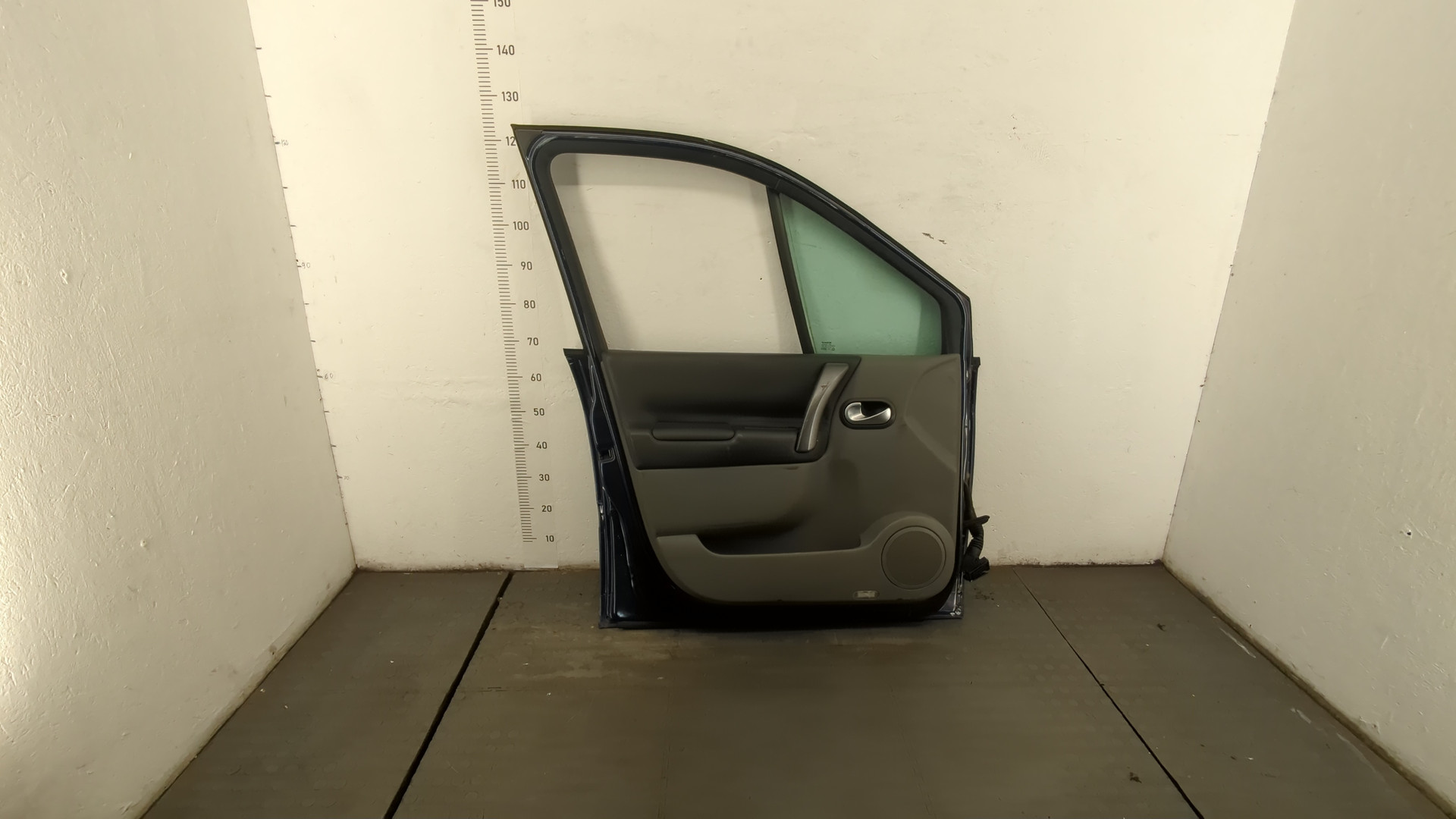 Дверь передняя левая