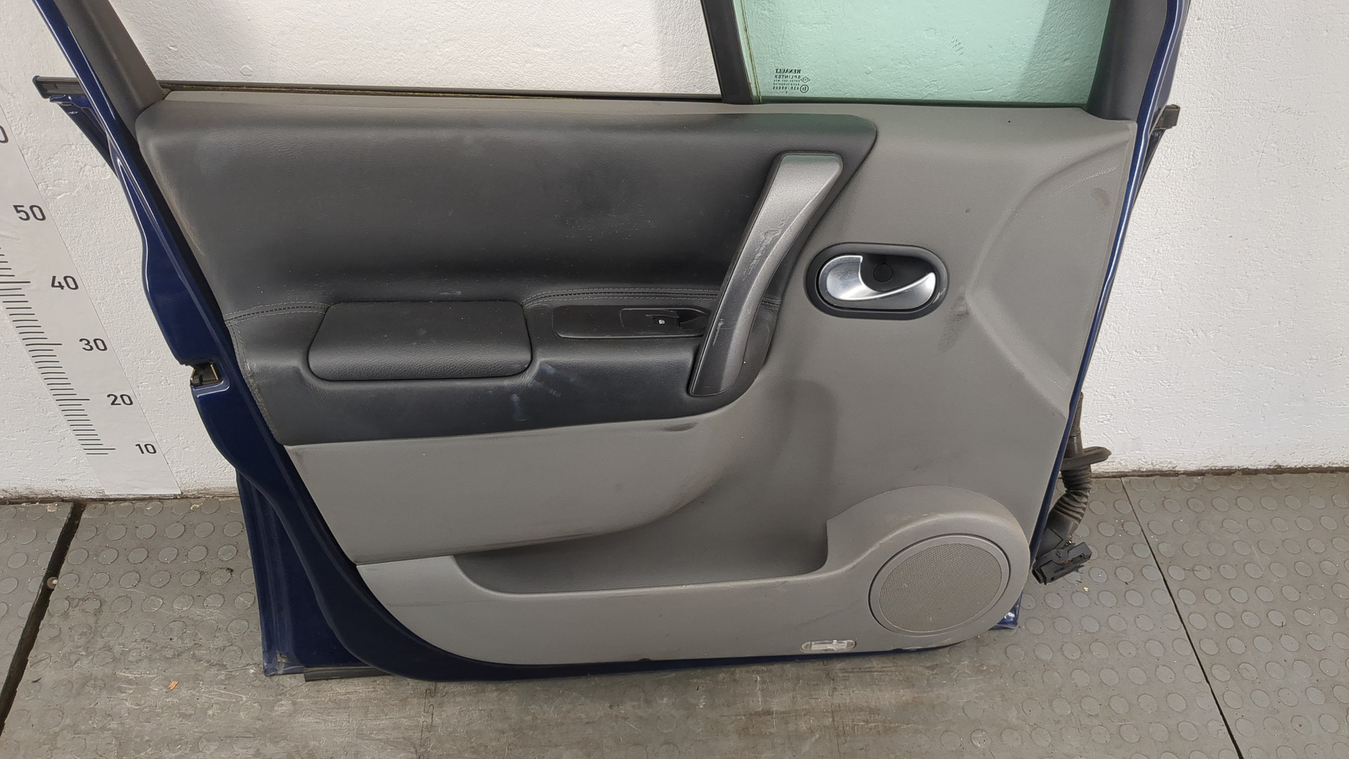 Дверь передняя левая