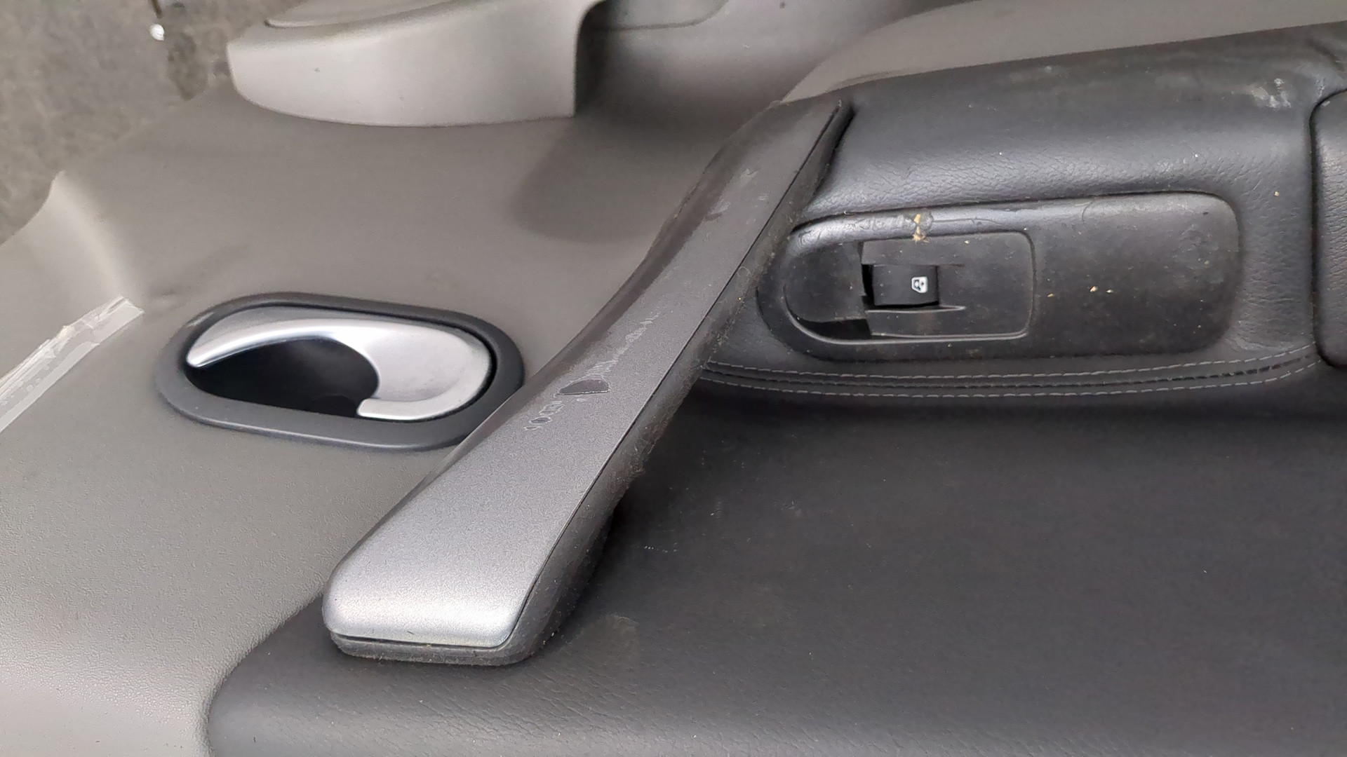 Дверь передняя левая