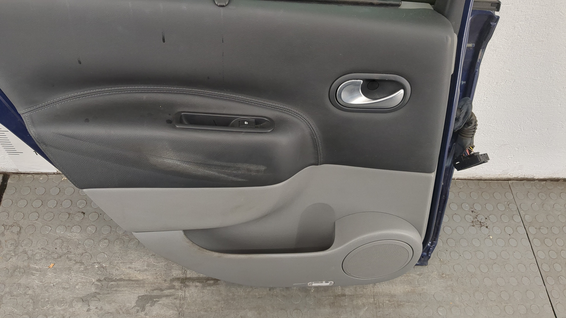 Дверь задняя левая