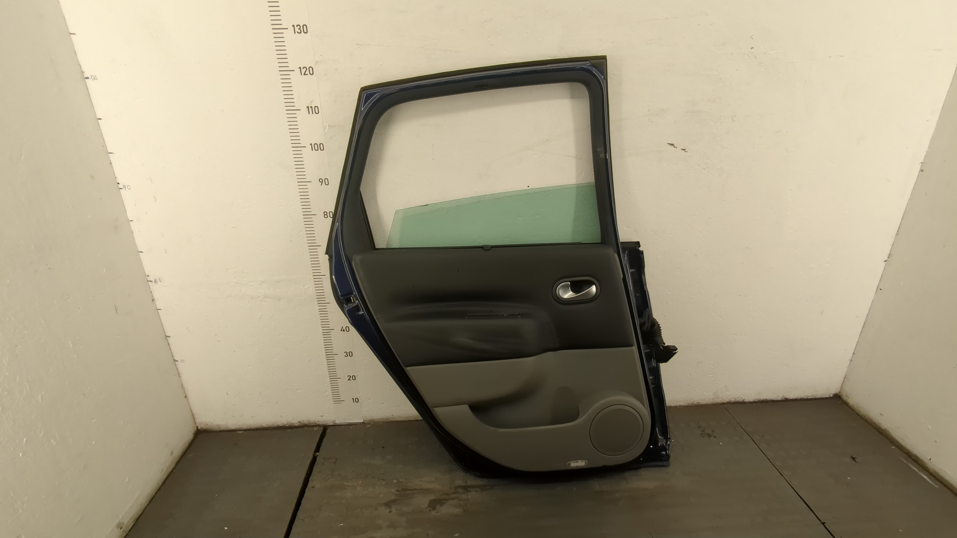 Дверь задняя левая
