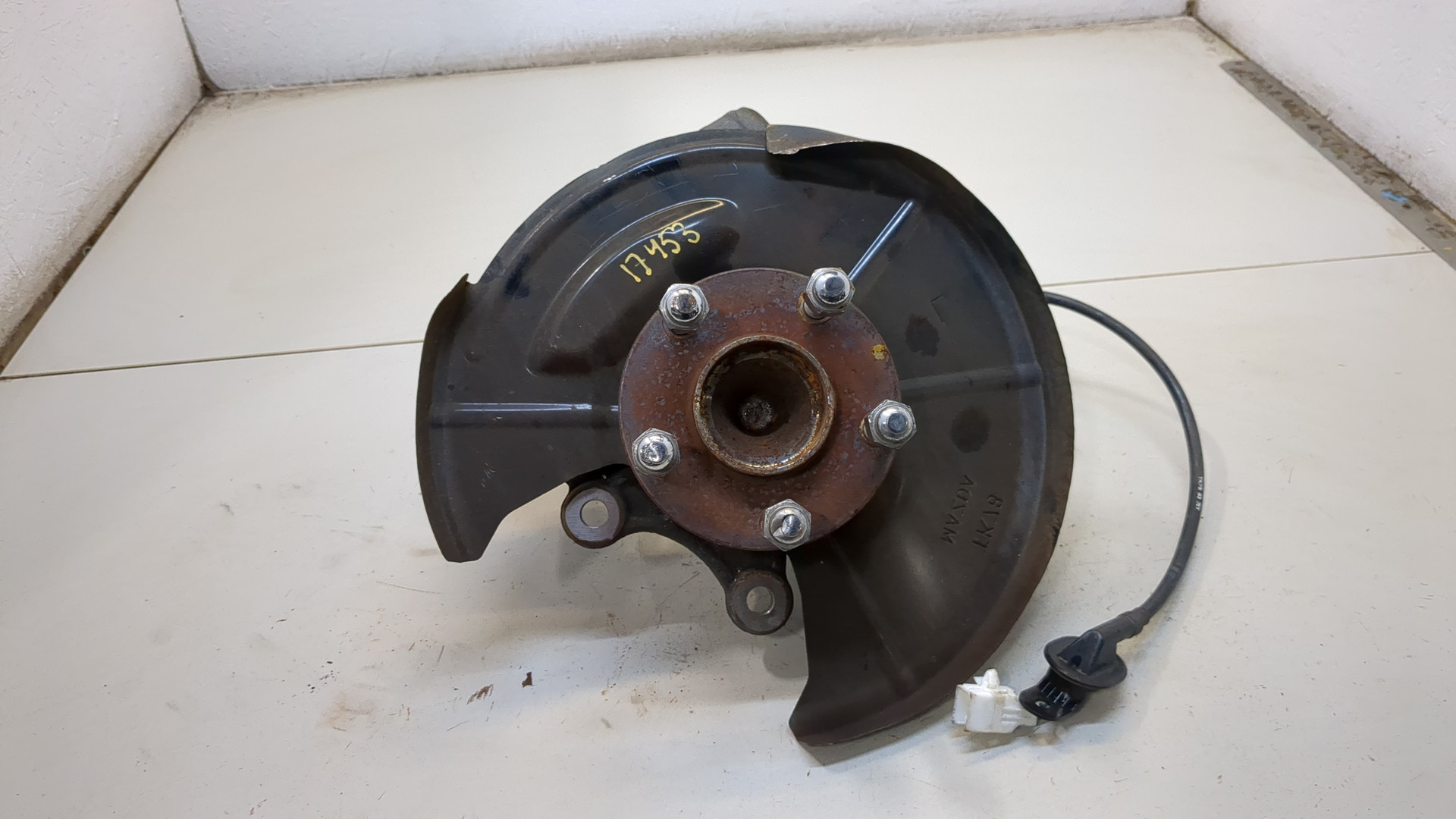 Кулак поворотный задний левый