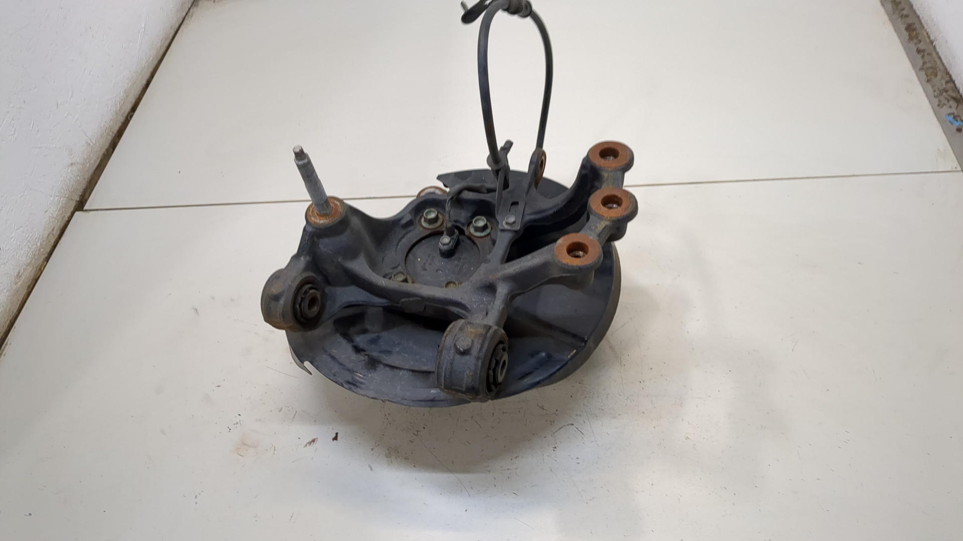 Кулак поворотный задний левый