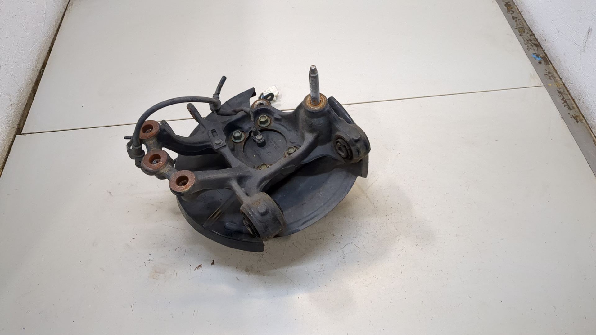 Кулак поворотный задний правый