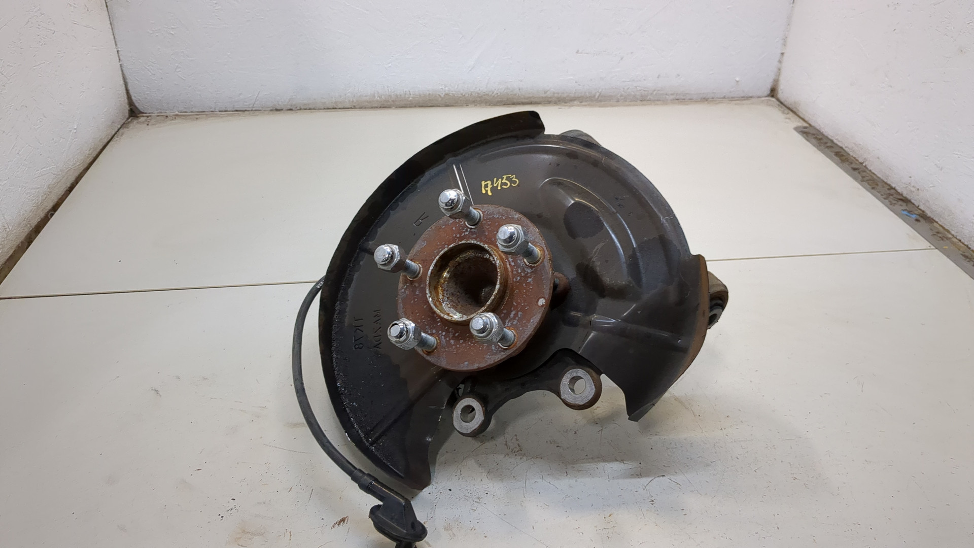 Кулак поворотный задний правый