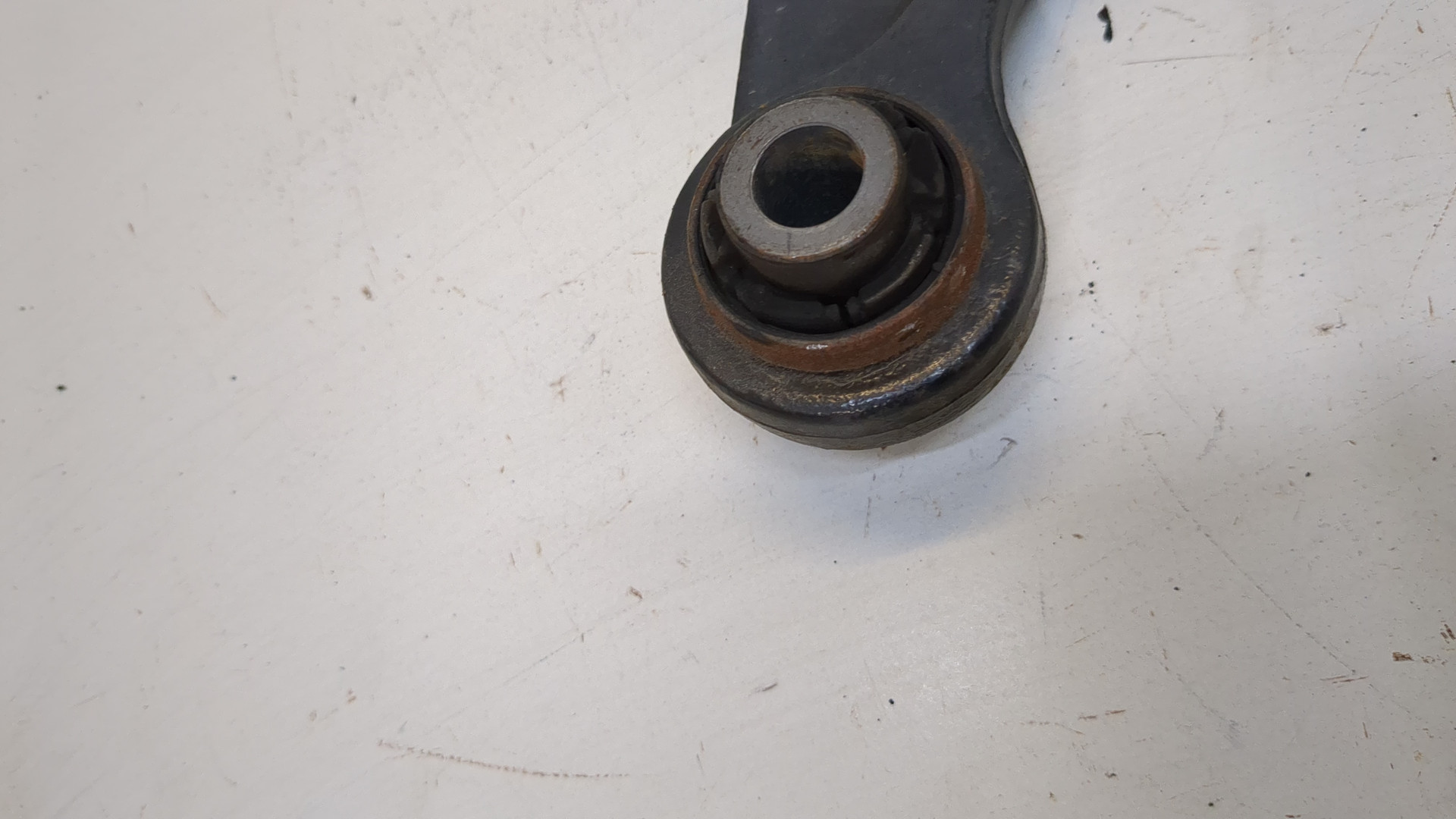 Рычаг задний