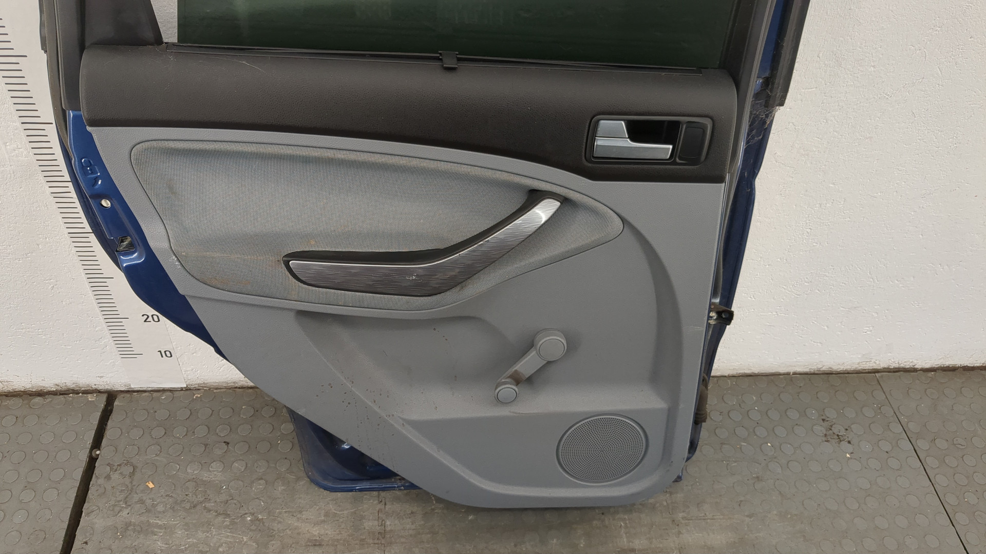 Дверь задняя левая