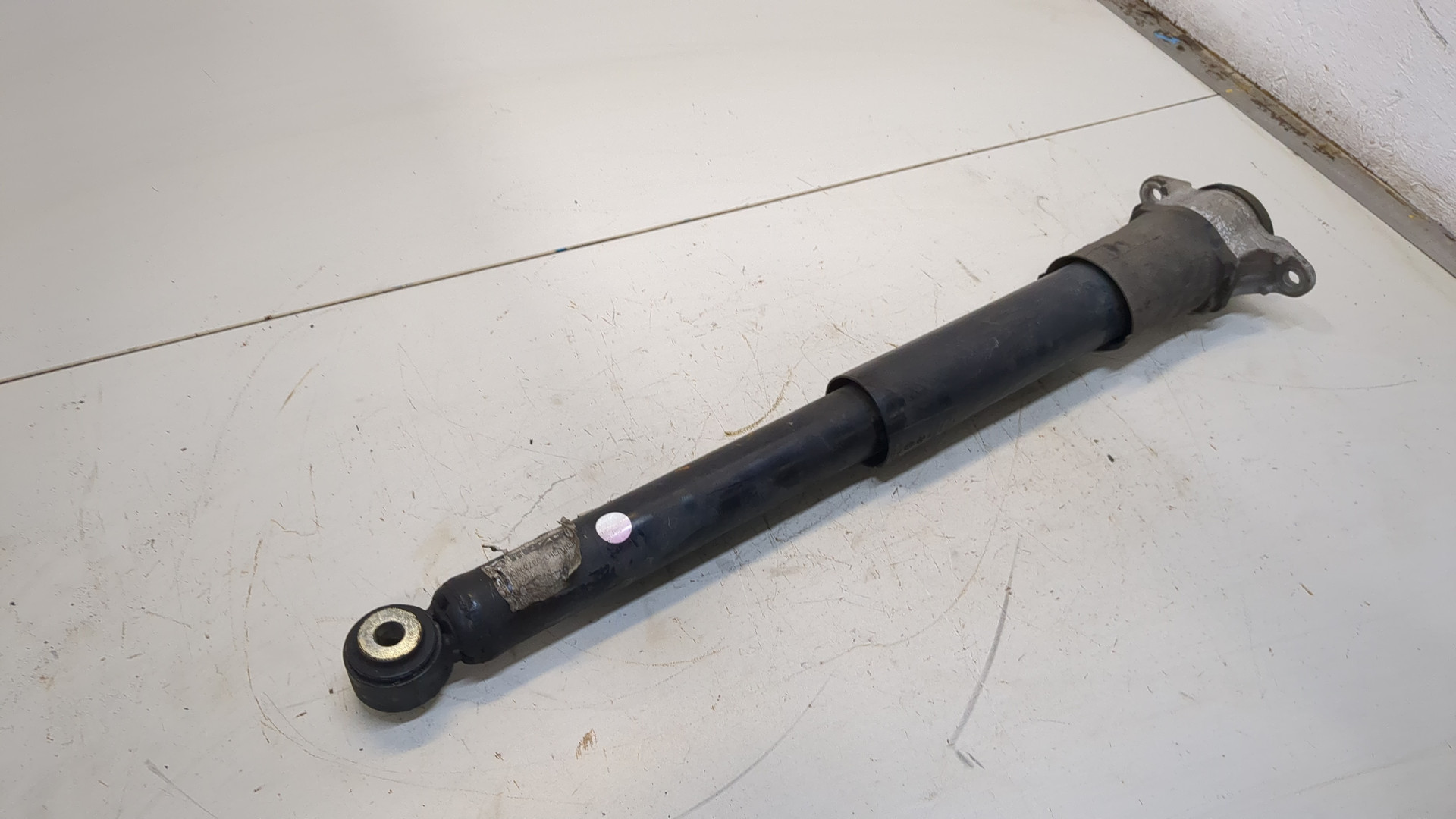 Амортизатор задний (стойка)