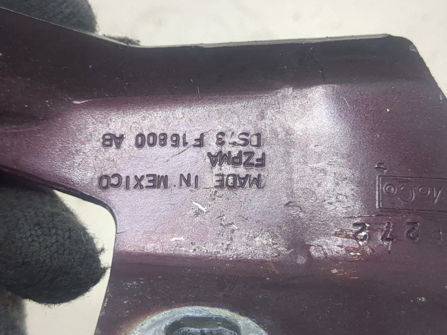 Петля капота правая