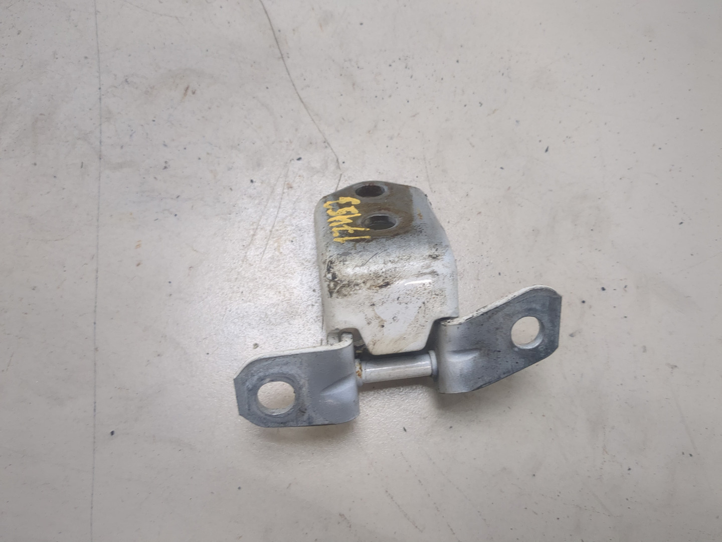 Петля двери