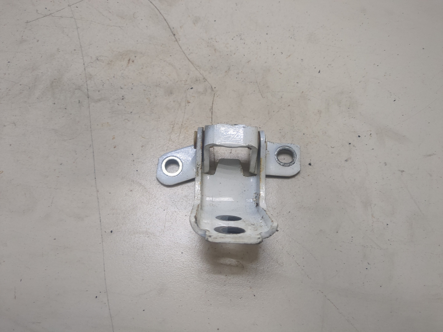 Петля двери