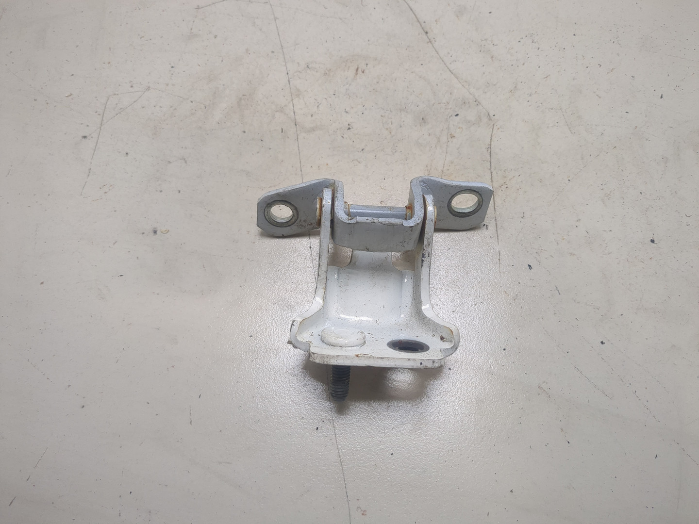 Петля двери