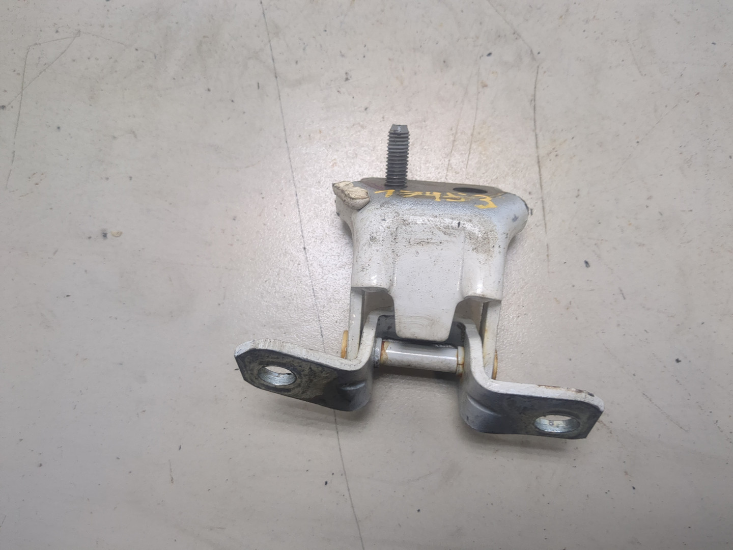 Петля двери