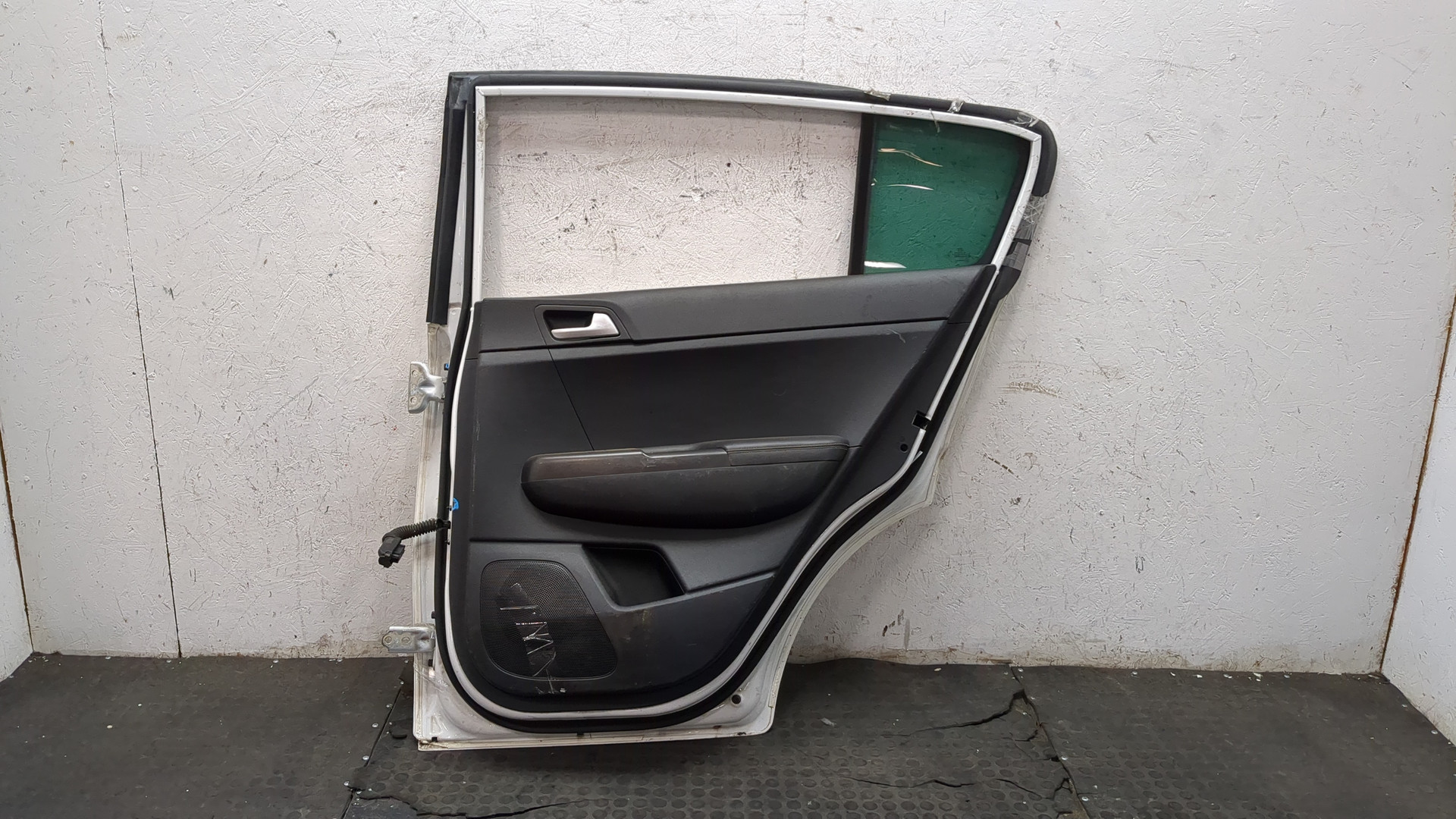 Дверь задняя правая