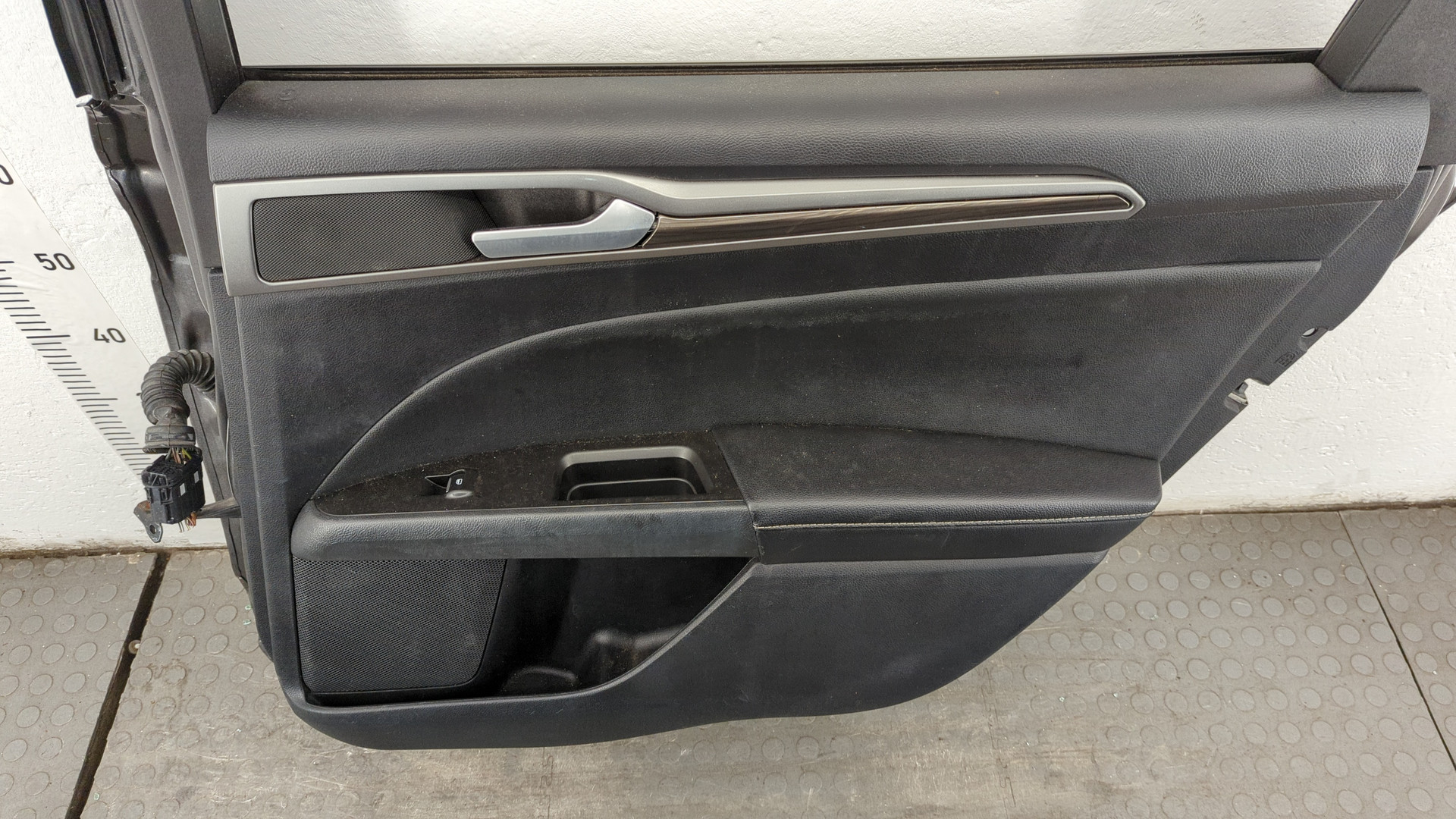 Дверь задняя правая