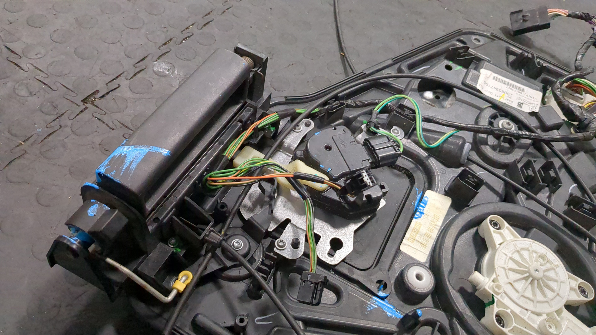 Стеклоподъемник электр. задний левый