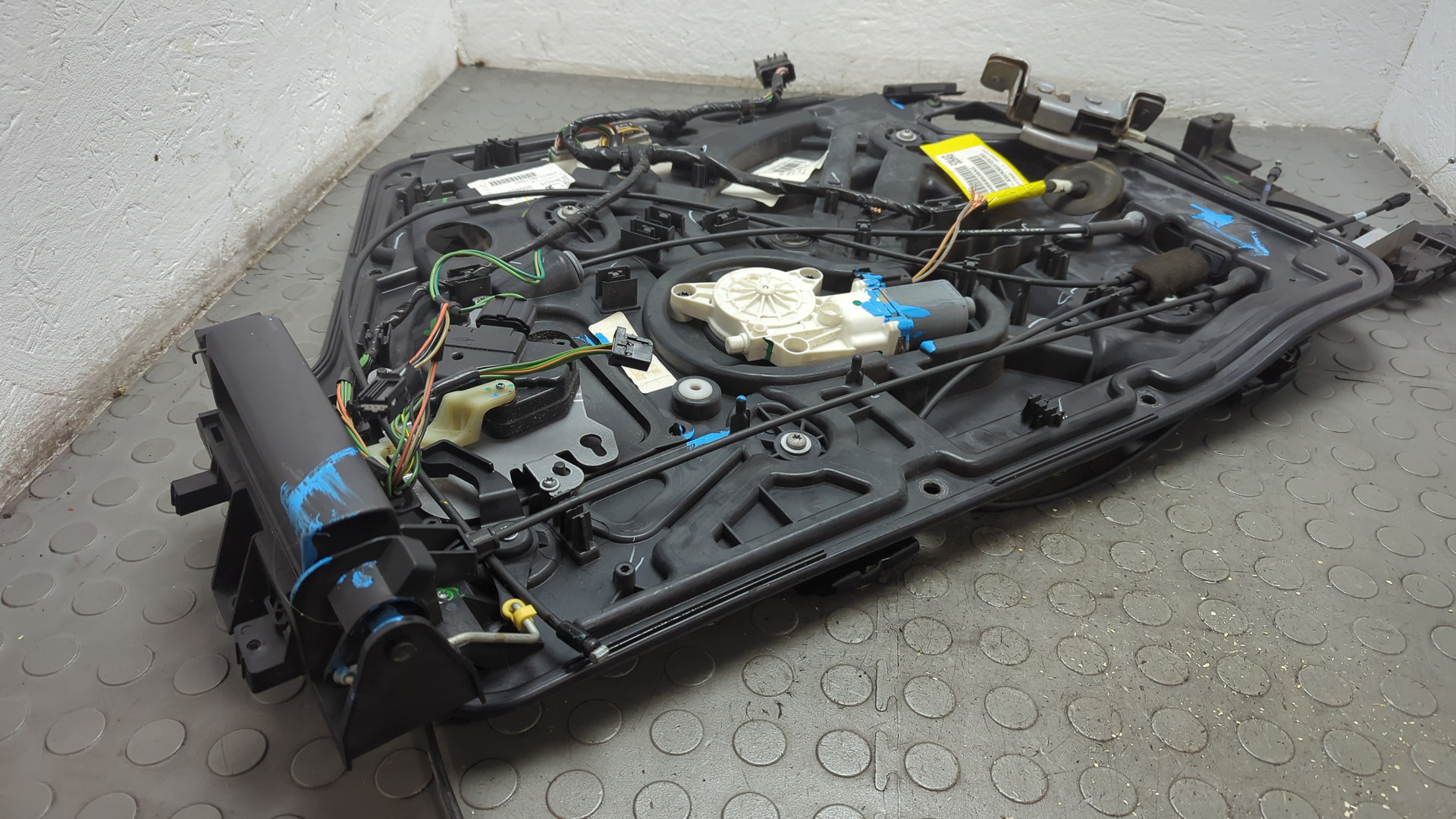 Стеклоподъемник электр. задний левый