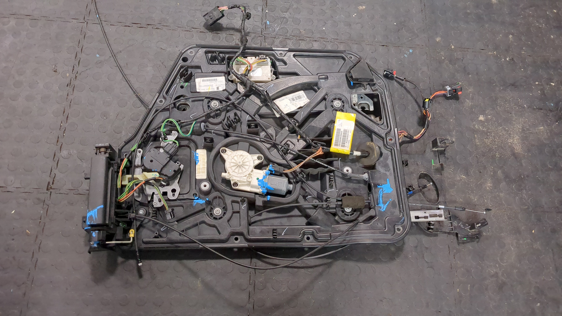 Стеклоподъемник электр. задний левый