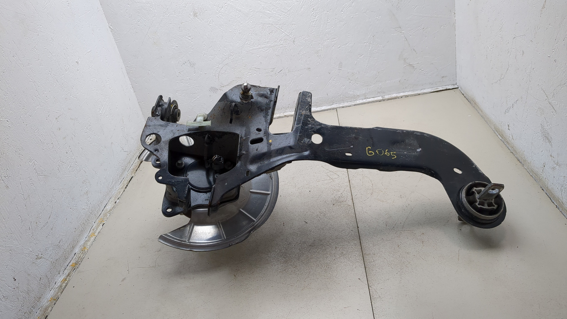 Кулак поворотный задний правый