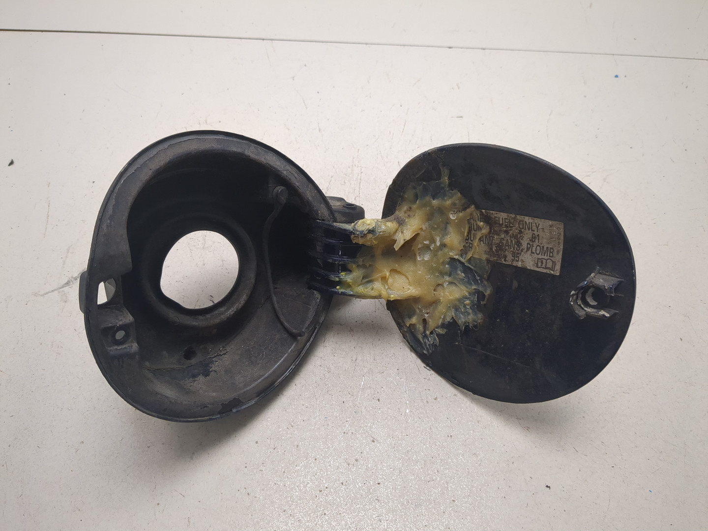 Лючок бензобака