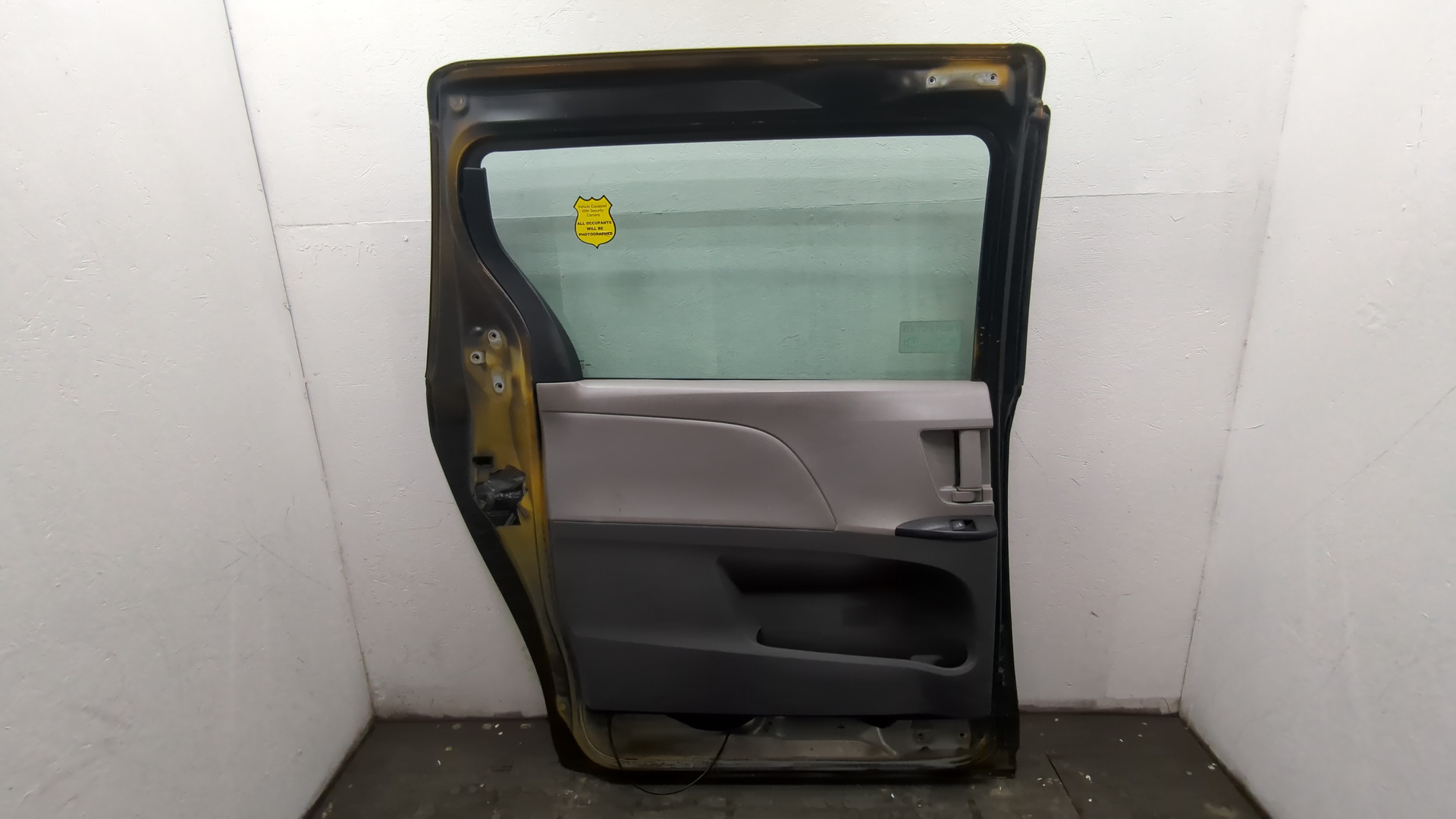 Дверь задняя левая