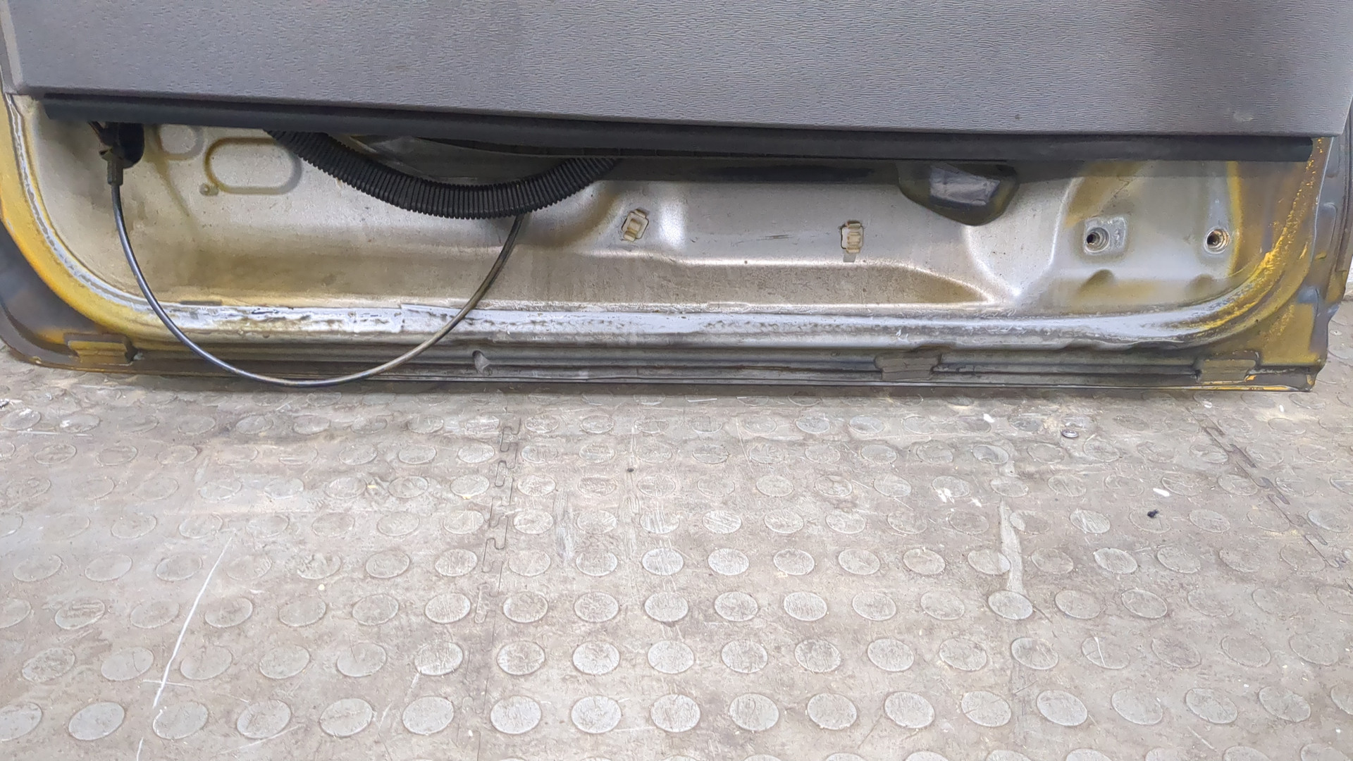 Дверь задняя левая