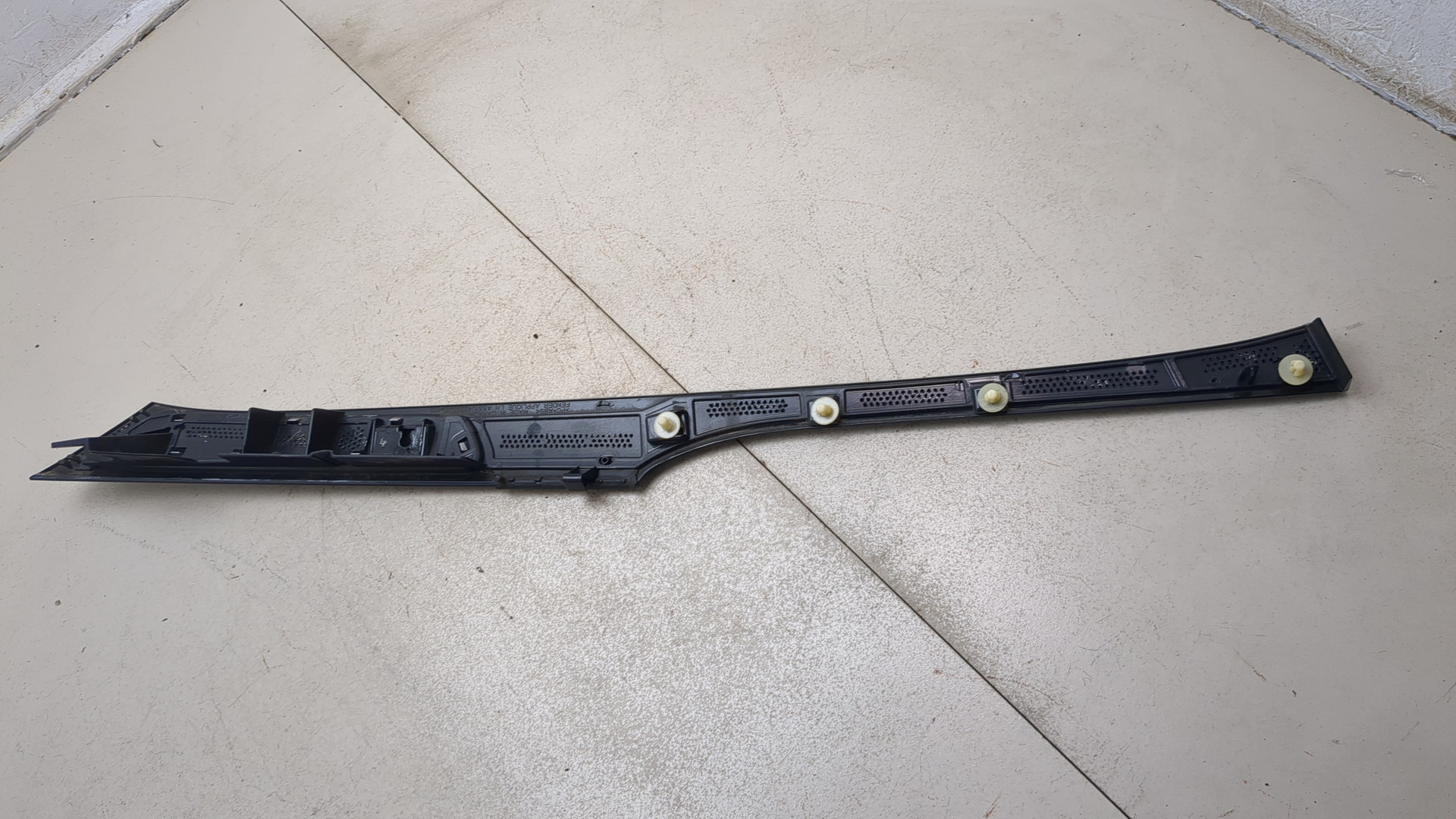 Накладка переднего крыла левого