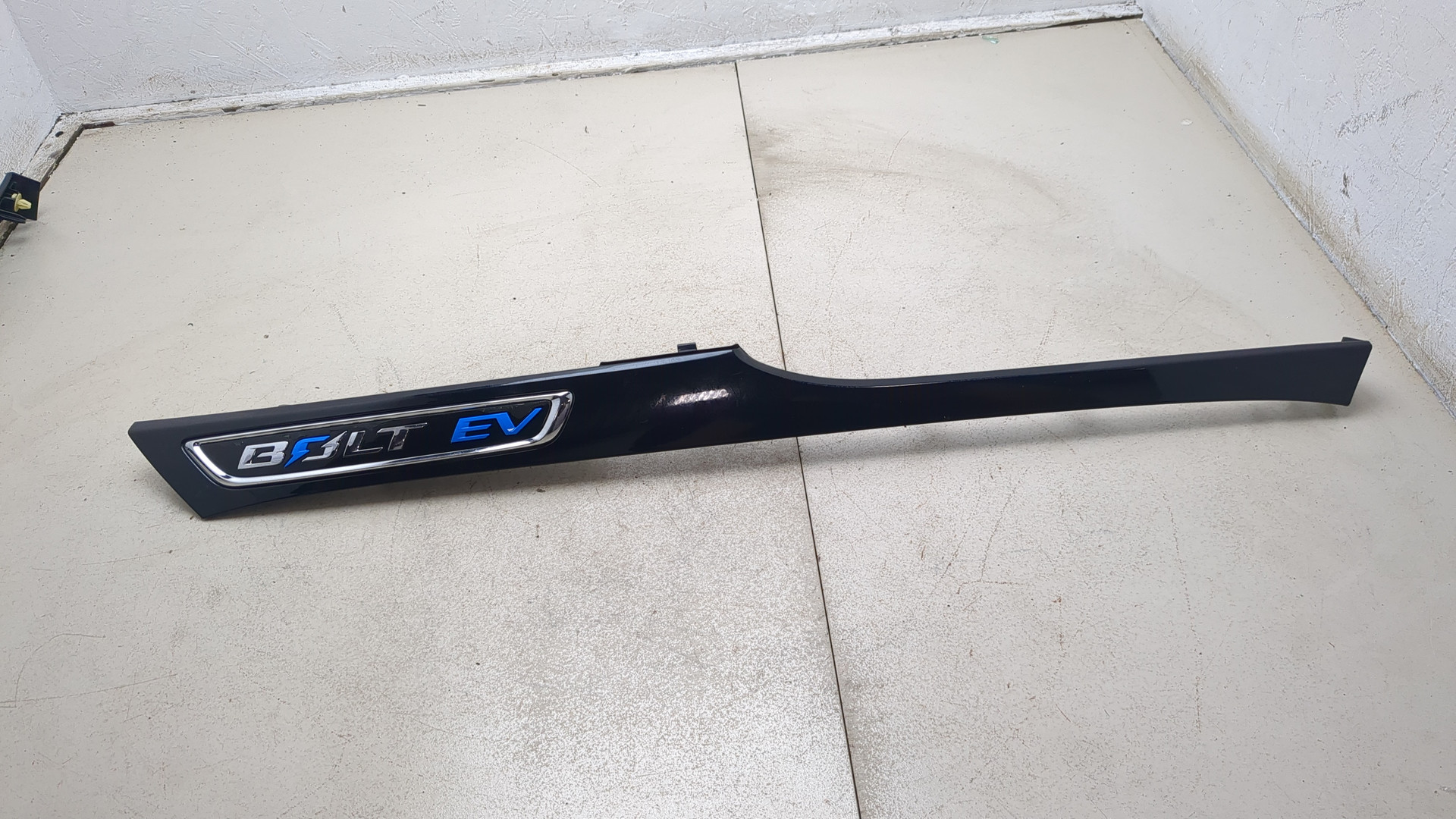 Накладка переднего крыла левого