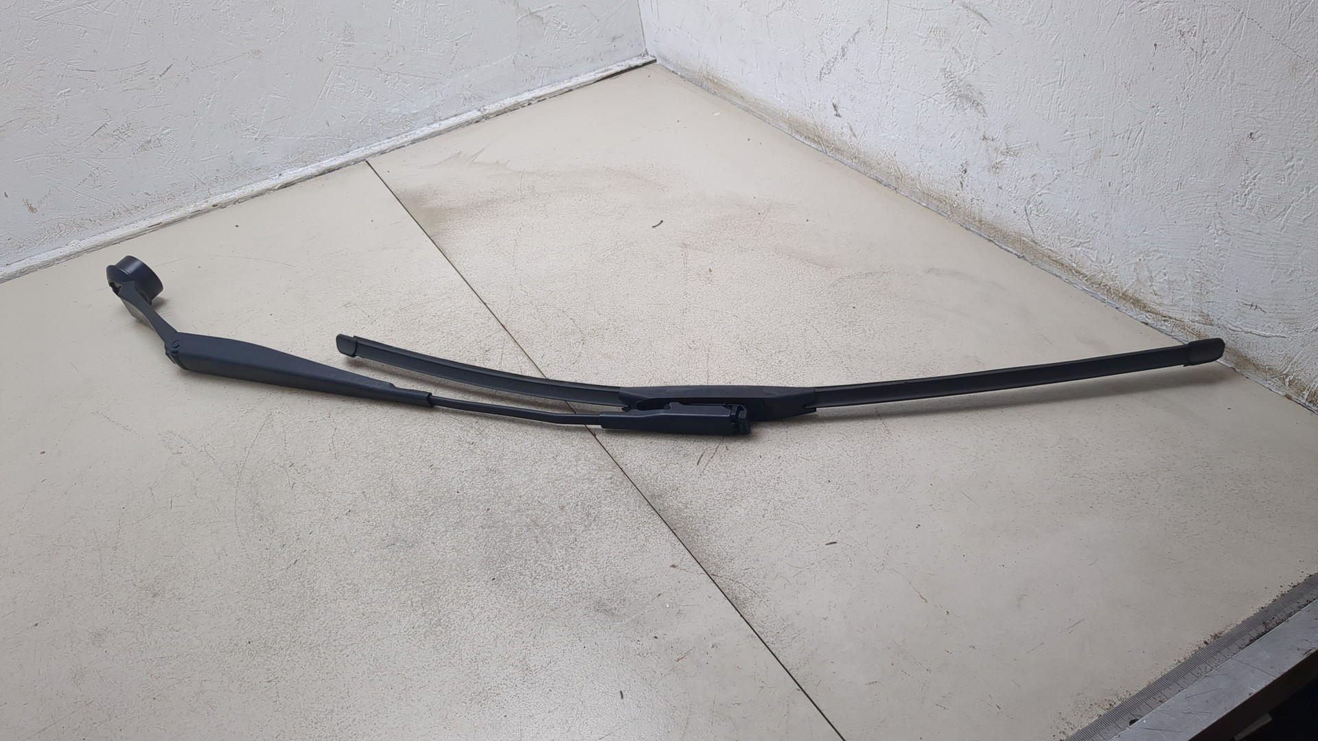 Поводок стеклоочистителя передний правый